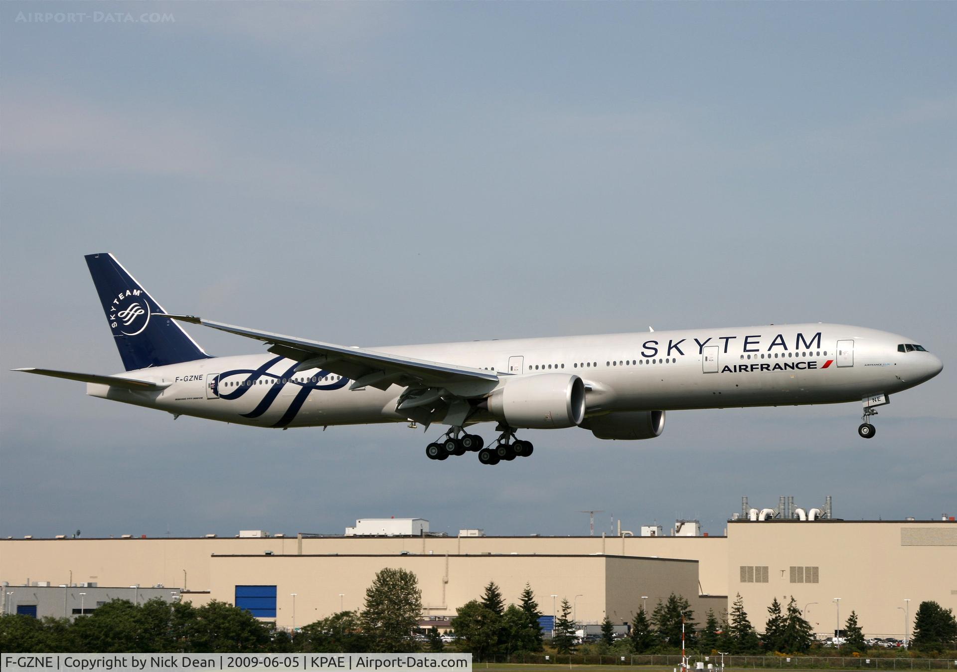 F-GZNE, 2009 Boeing 777-328/ER C/N 37432, KPAE