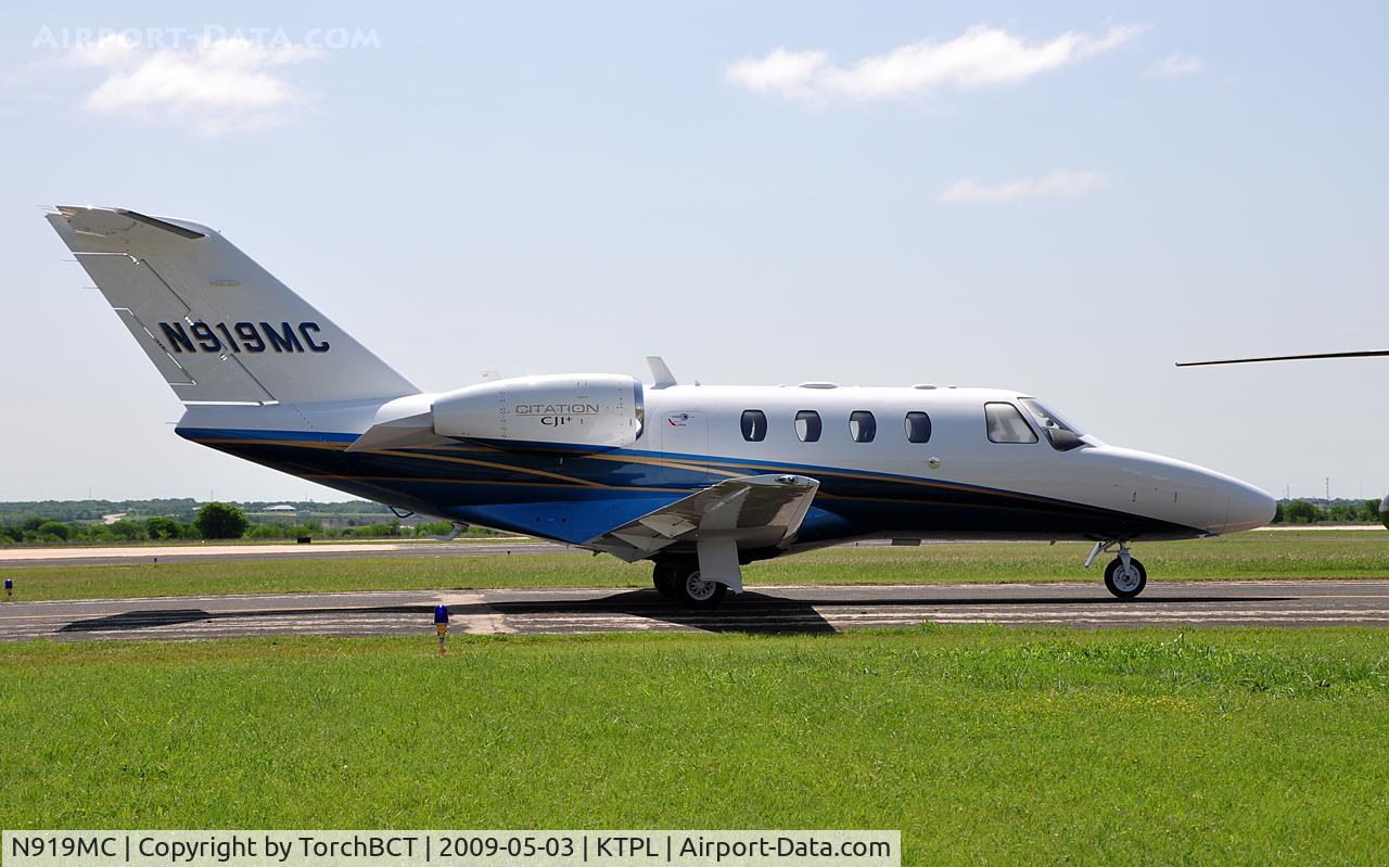 N919MC, 2006 Cessna 525 C/N 525-0600, Cessna CJ1 taxiing to the ramp at KTPL.