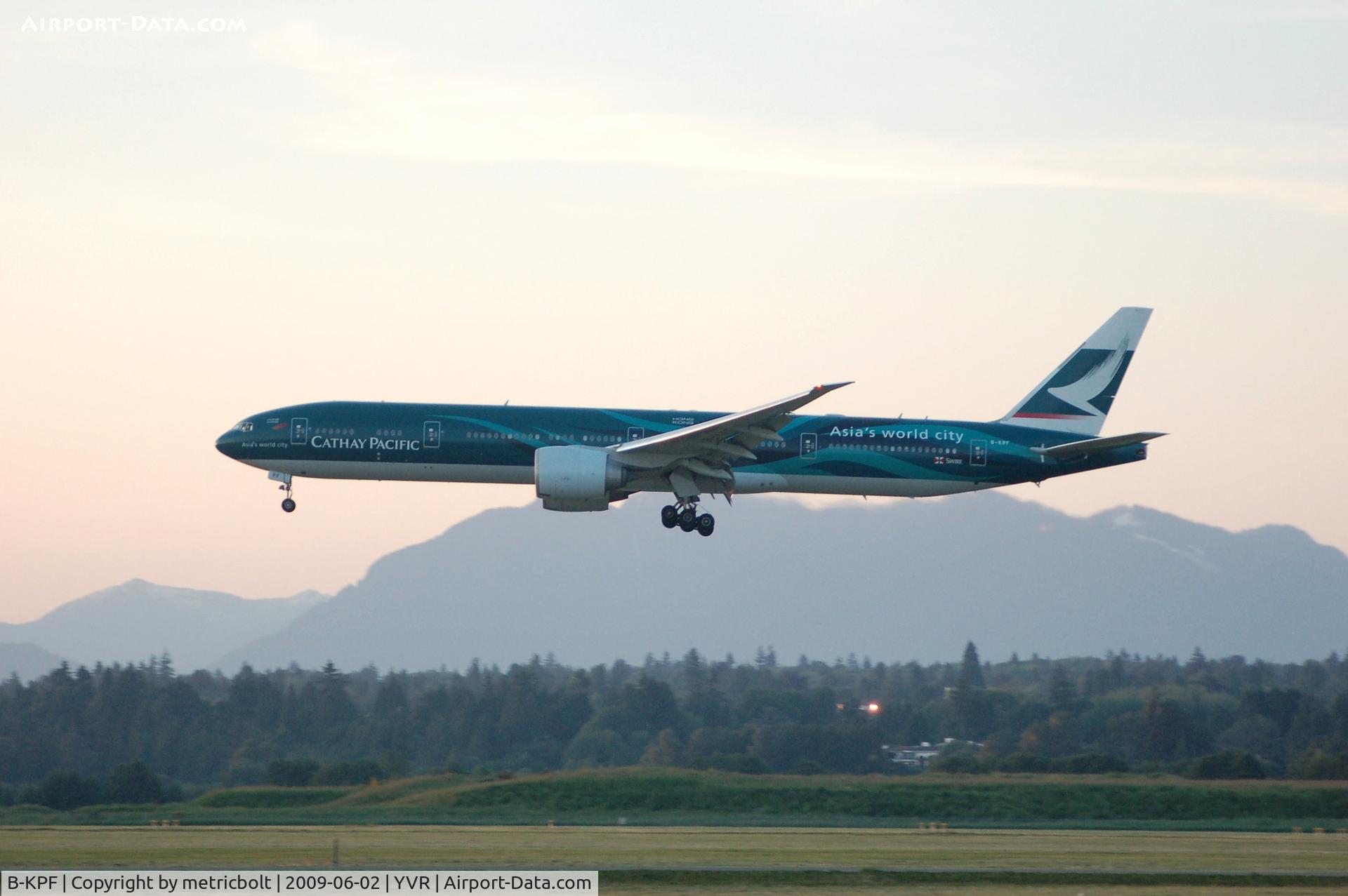 B-KPF, 2008 Boeing 777-367/ER C/N 36832/692, evening arrival at YVR