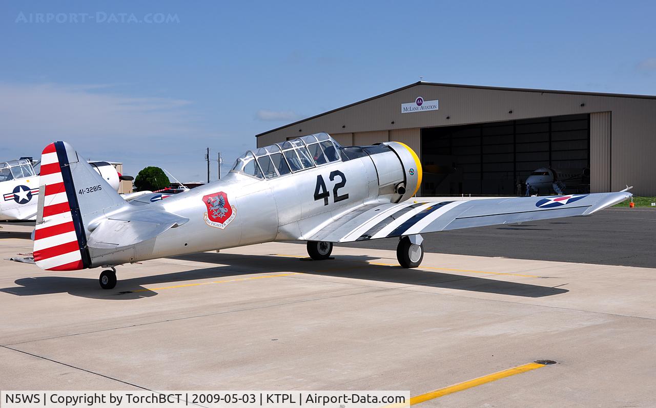 N5WS, 1942 North American/walker/screws AT6C C/N 41-32815, Texan on display during Central Texas Airshow 09.