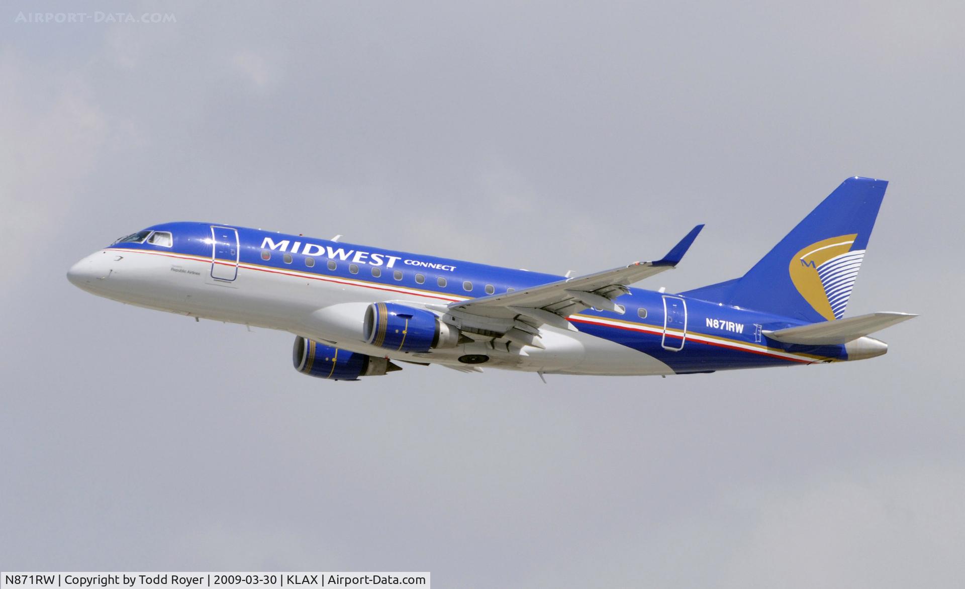 N871RW, 2006 Embraer 170SU (ERJ-170-100SU) C/N 17000140, Departing LAX on 25R