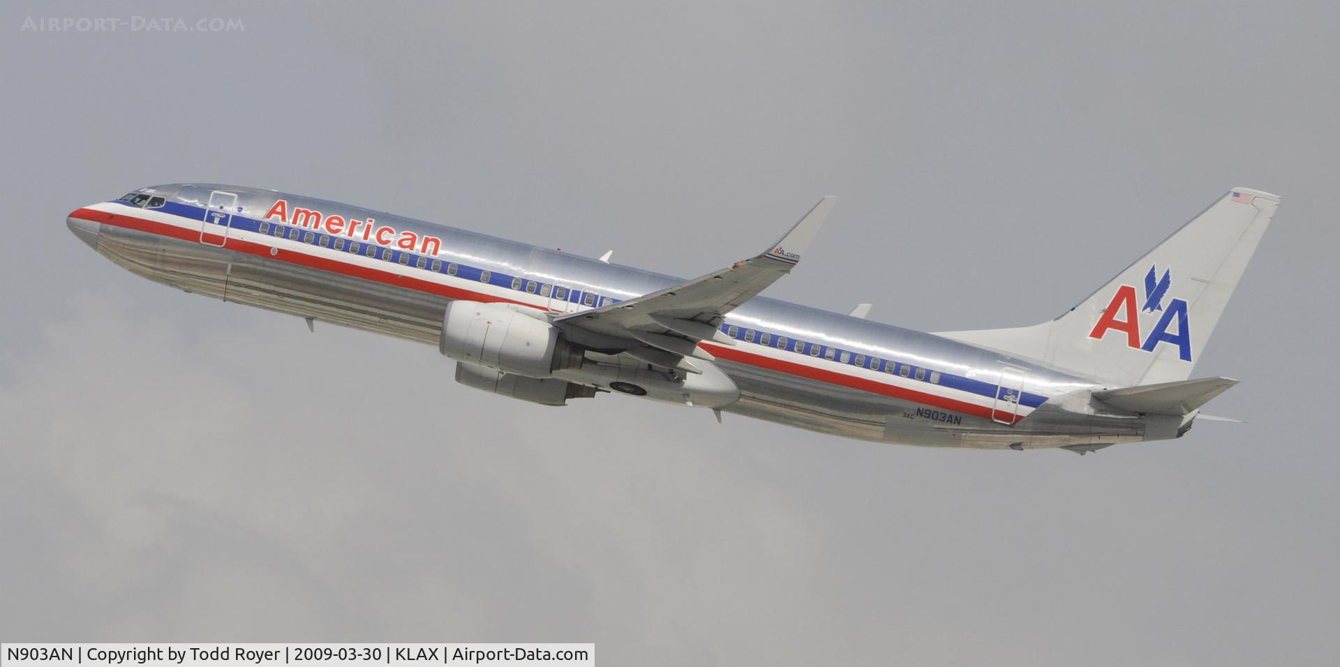 N903AN, 1999 Boeing 737-823 C/N 29505, Departing LAX on 25R