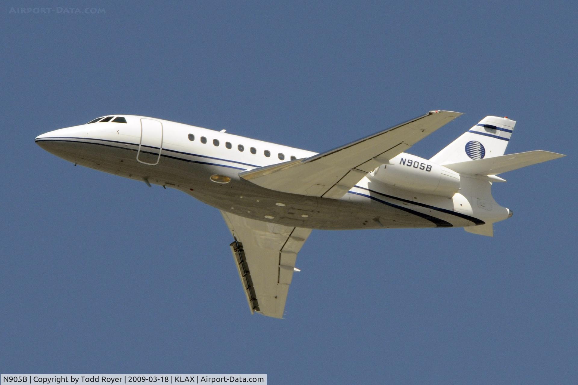 N905B, 2000 Dassault Falcon 2000 C/N 132, Departing LAX on 25L