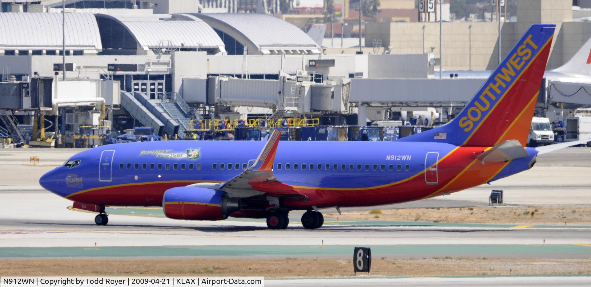 N912WN, 2008 Boeing 737-7H4 C/N 36621, Taxi to gate