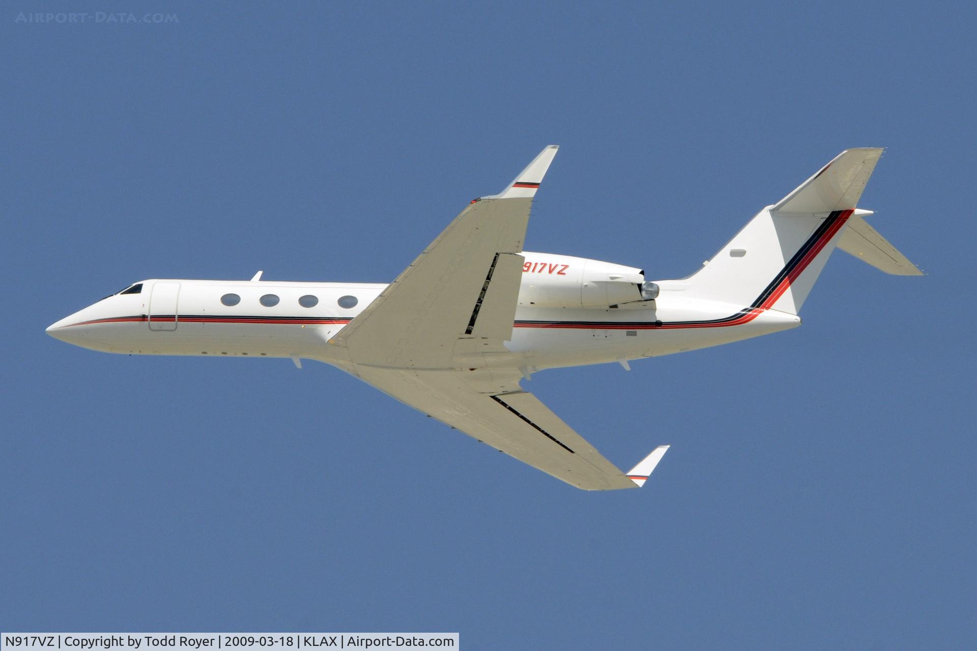 N917VZ, 1996 Gulfstream Aerospace G-IV C/N 1292, Departing LAX on 25L