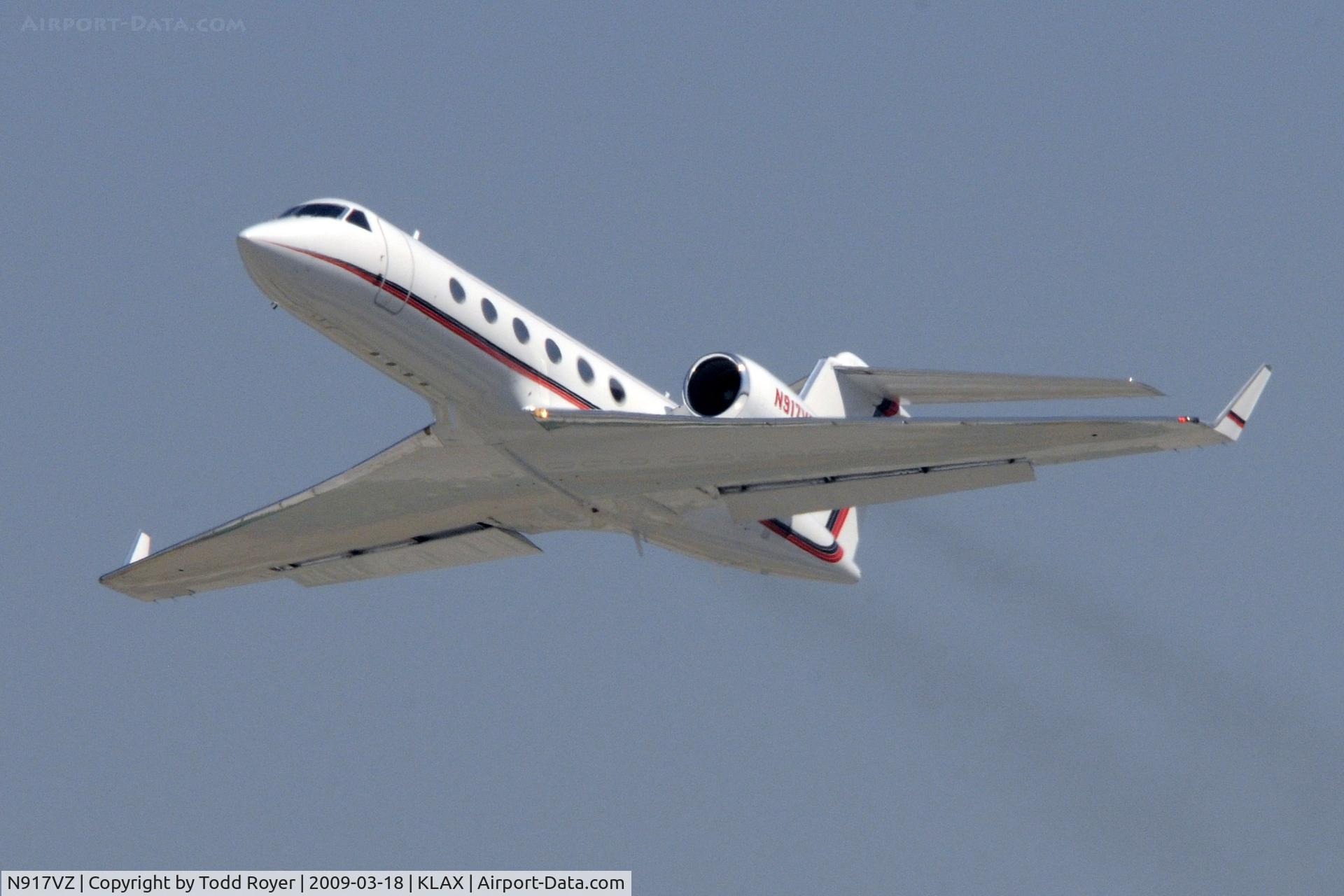 N917VZ, 1996 Gulfstream Aerospace G-IV C/N 1292, Departing LAX on 25L