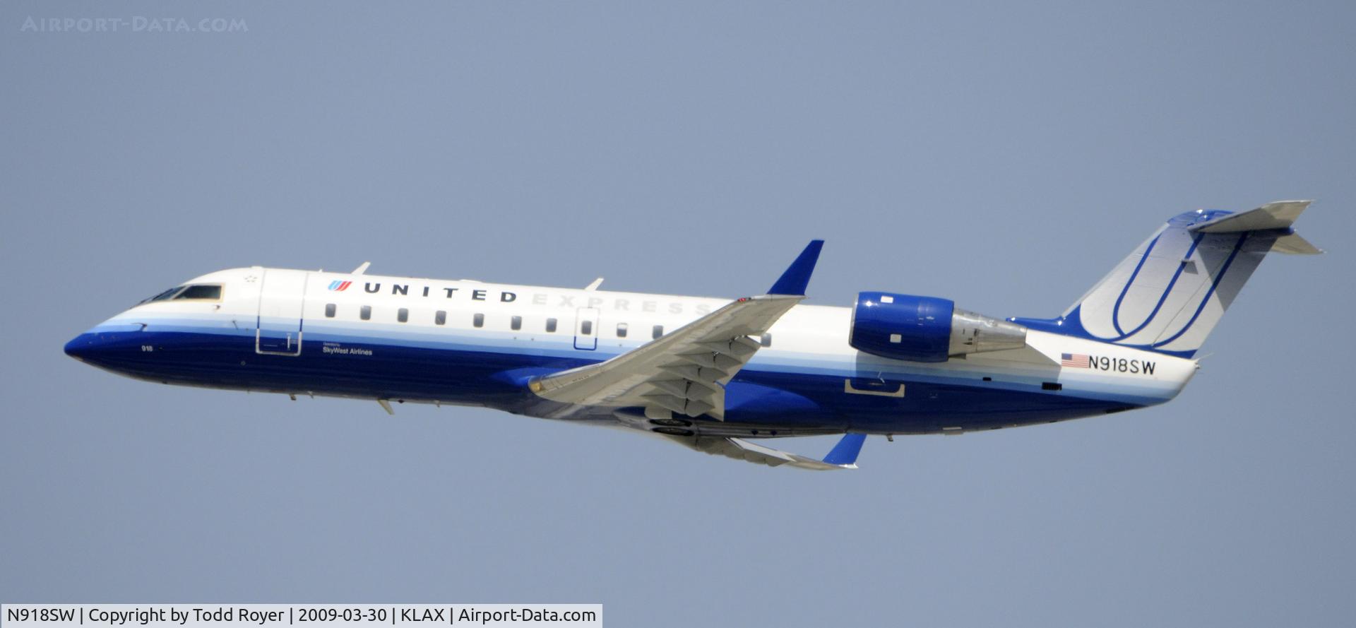 N918SW, 2002 Bombardier CRJ-200LR (CL-600-2B19) C/N 7645, Departing LAX on 25R