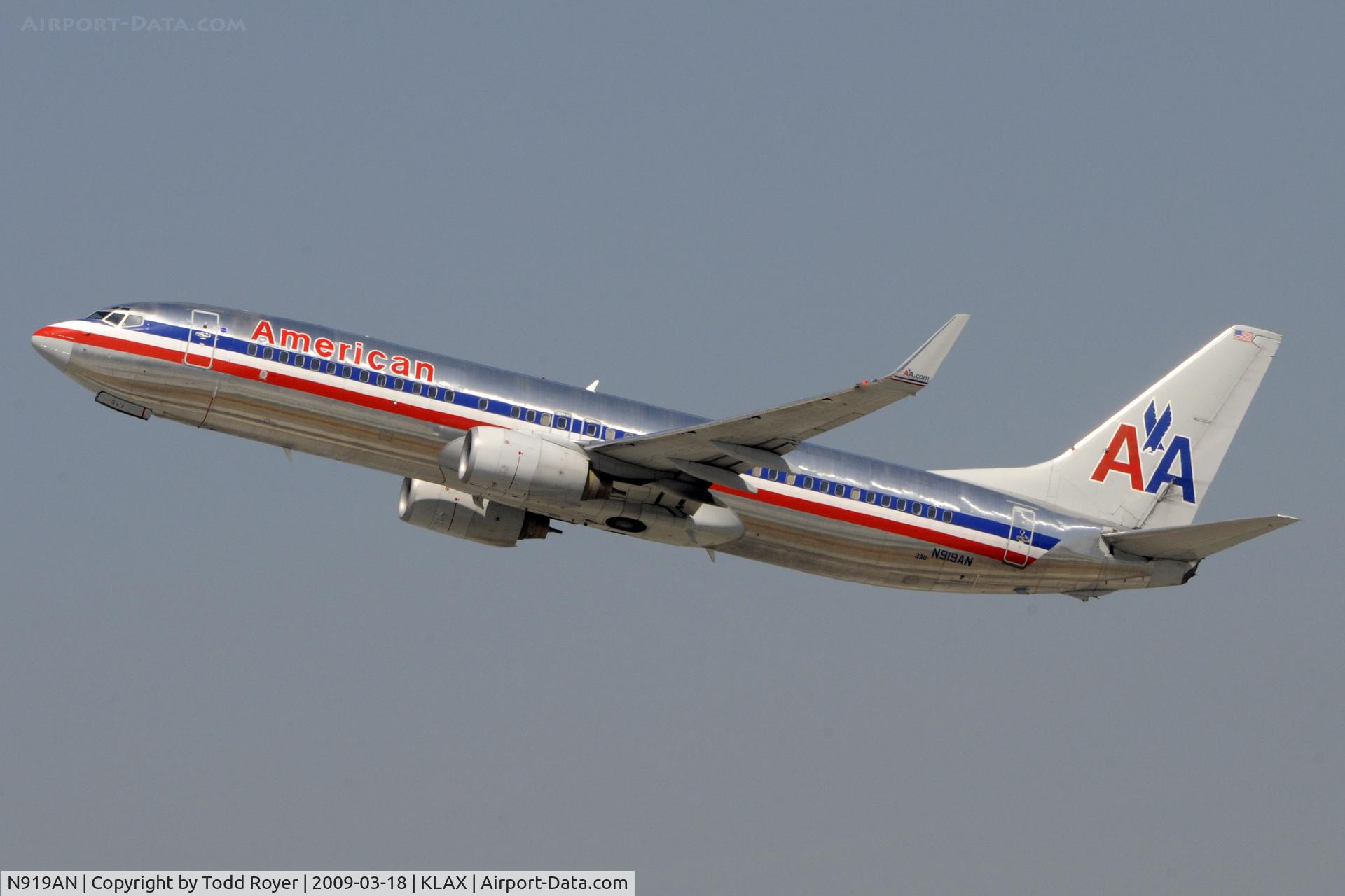 N919AN, 1999 Boeing 737-823 C/N 29520, Departing LAX on 25R