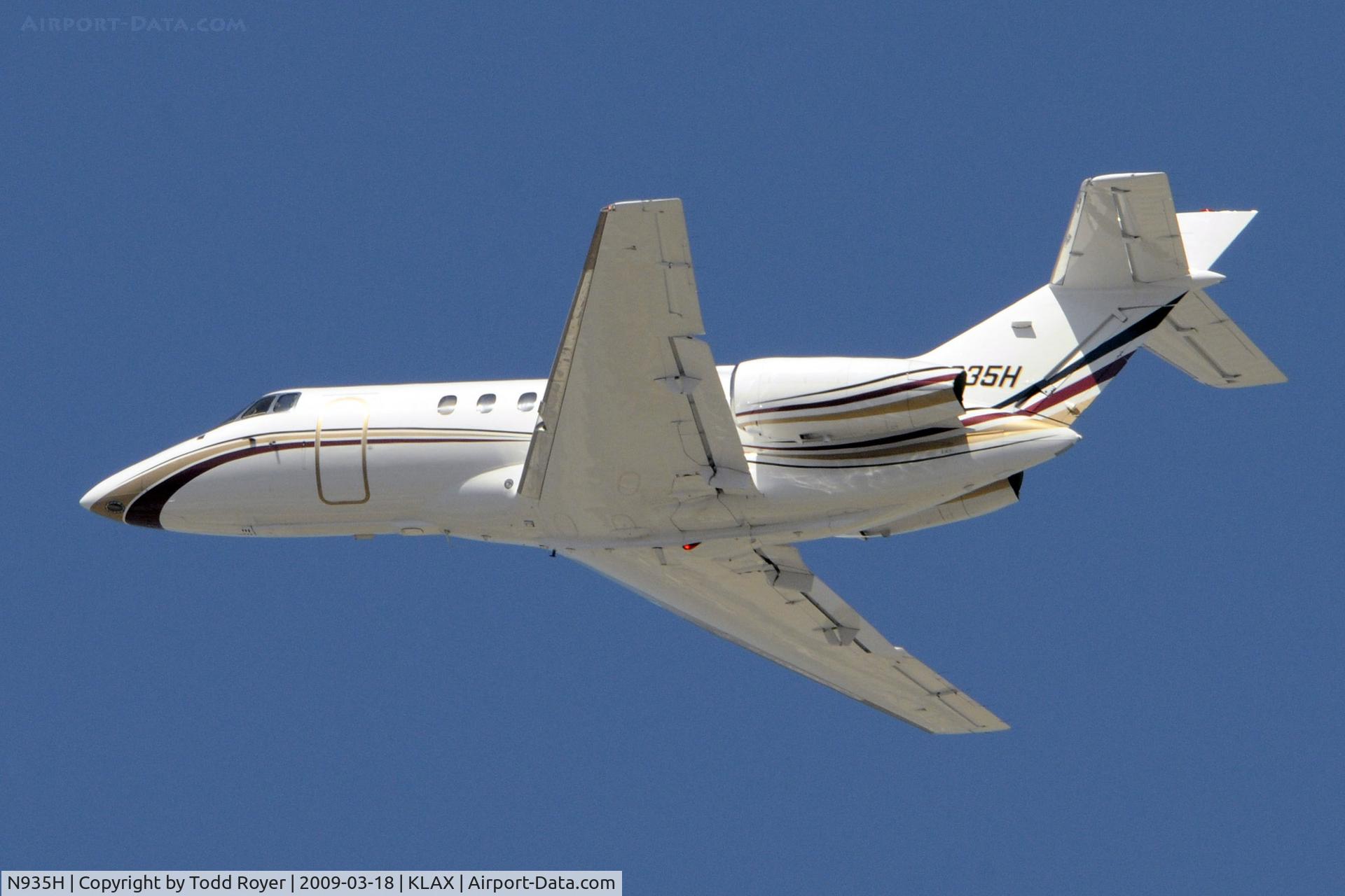 N935H, 1992 British Aerospace BAe.125 Series 800A C/N 258225, Departing LAX on 25L