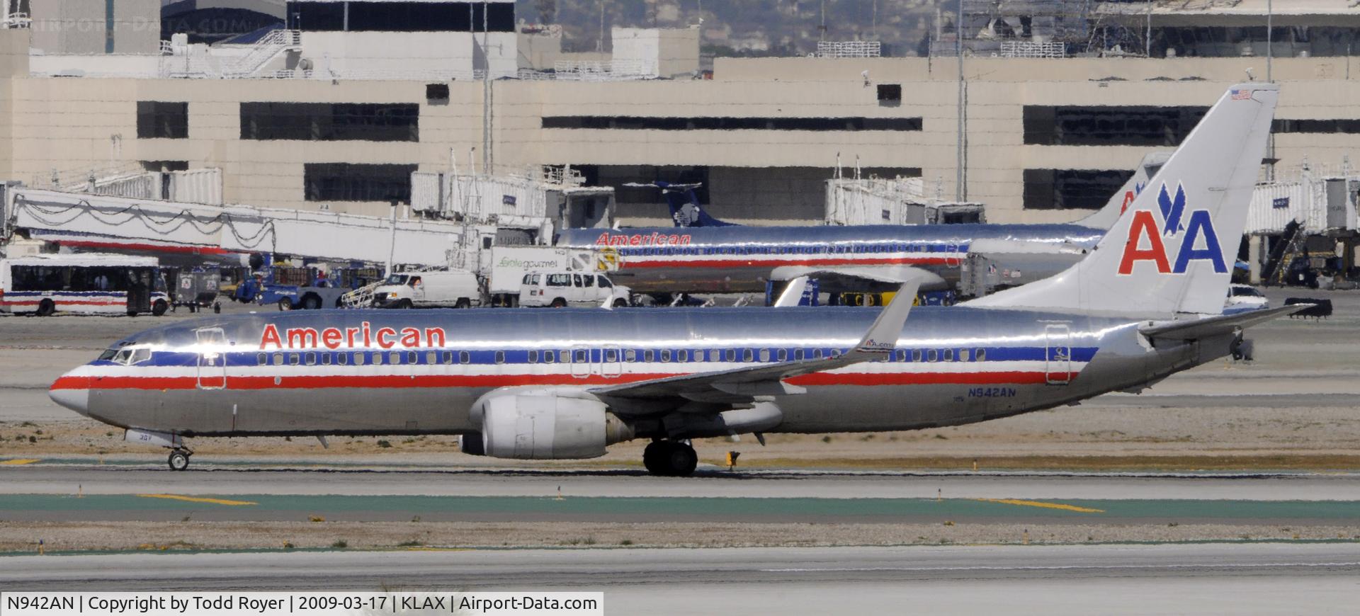 N942AN, 2000 Boeing 737-823 C/N 30084, T