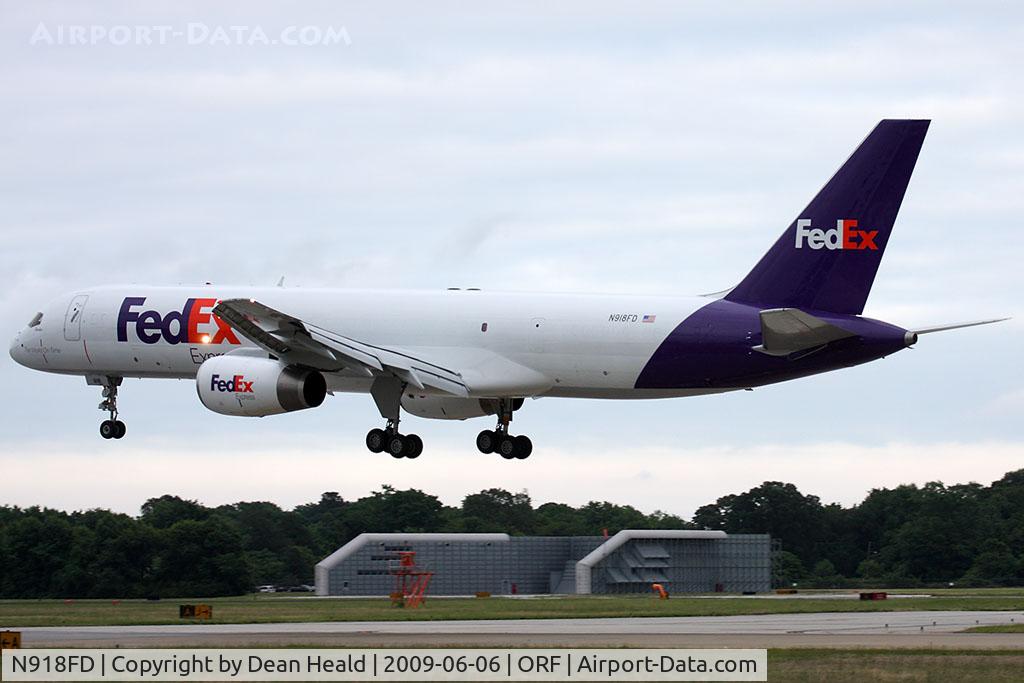 N918FD, 1989 Boeing 757-23A C/N 24290, Only the fifth day of service to Norfolk/Virginia Beach with a 757 by FedEx, N918FD (FLT FDX307) from Memphis Int'l (KMEM) is landing on RWY 5.
