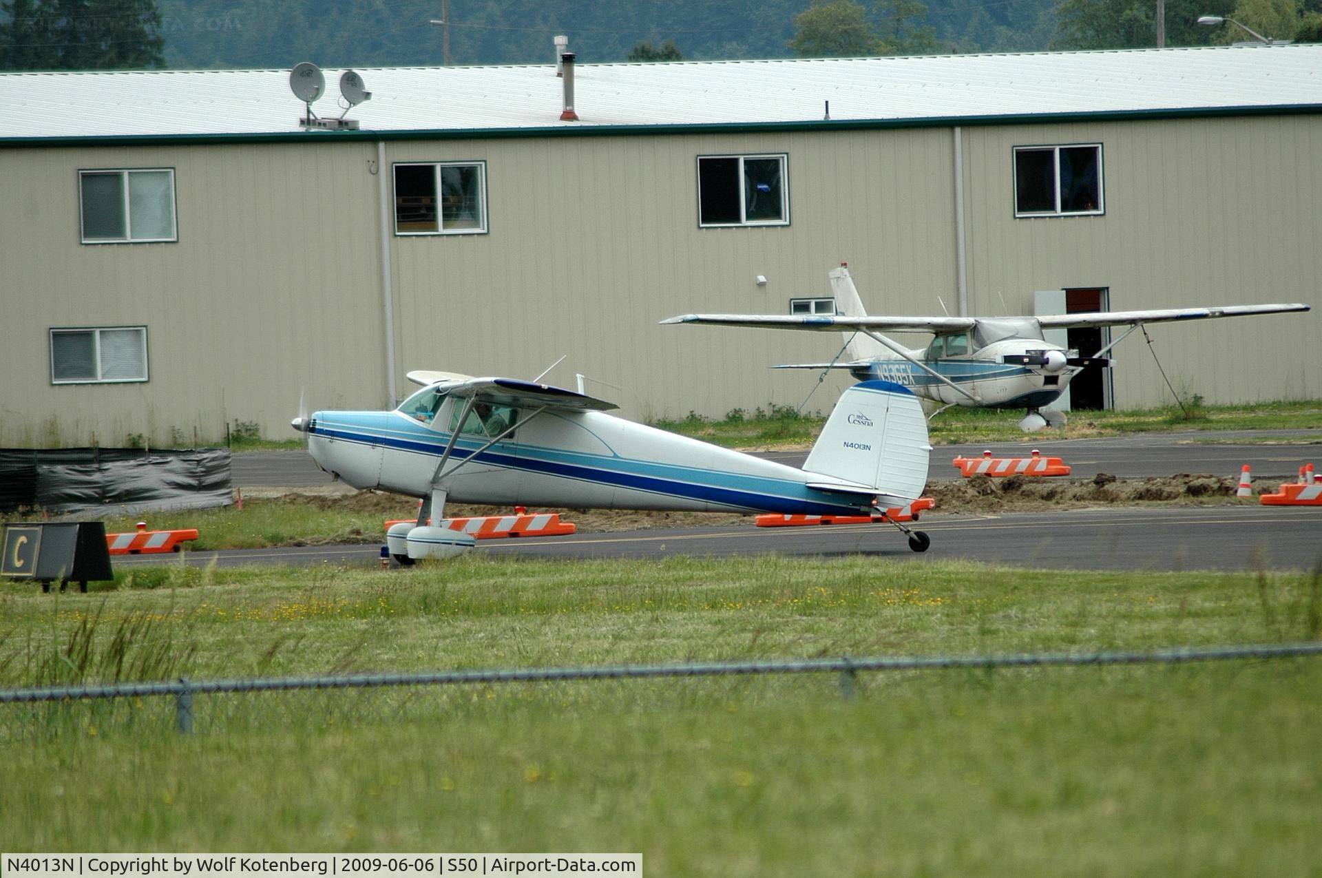 N4013N, 1947 Cessna 120 C/N 13471, rolling toward the active