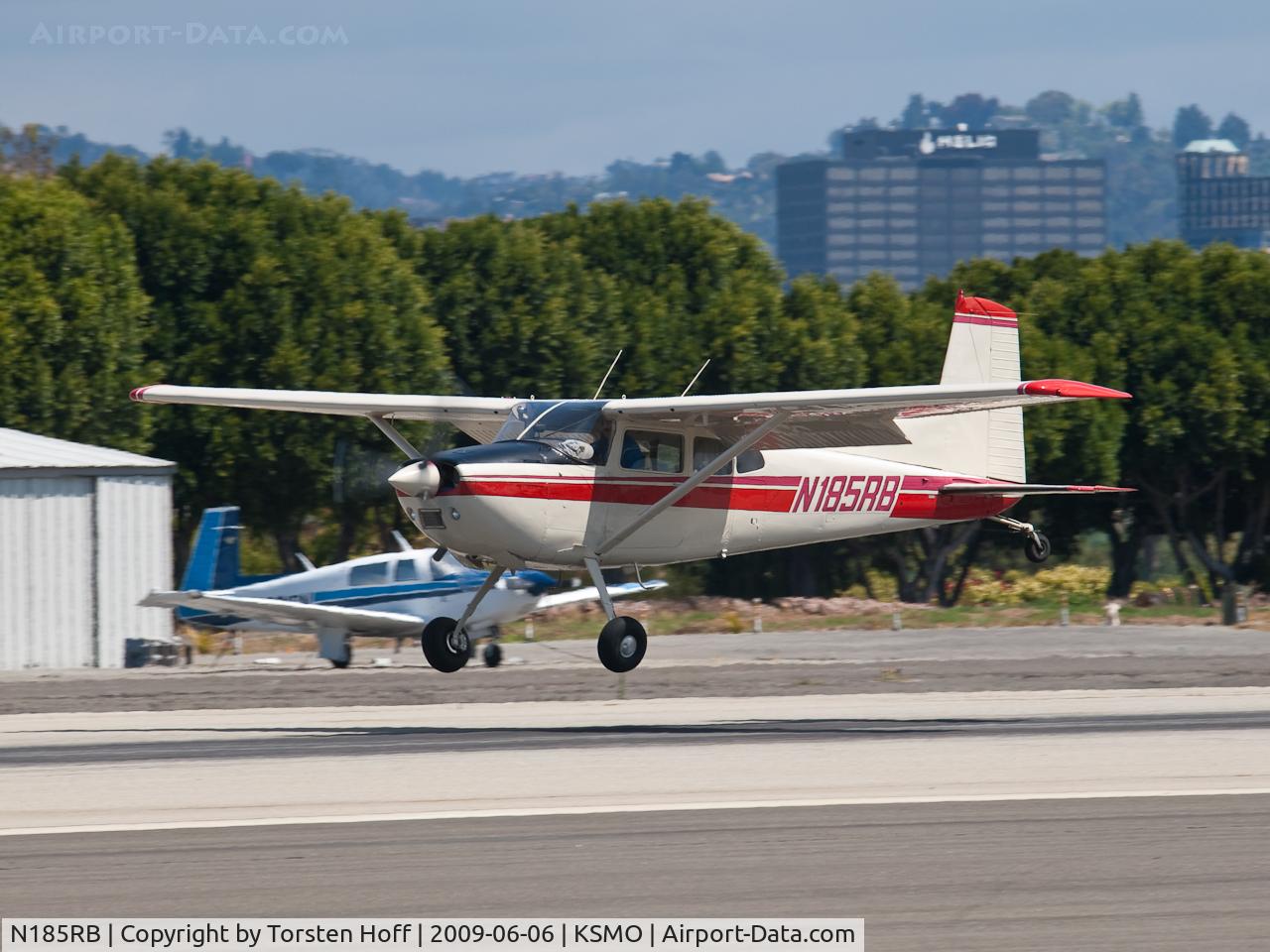 N185RB, 1979 Cessna A185F Skywagon 185 C/N 18503746, N185RB arriving on RWY 21