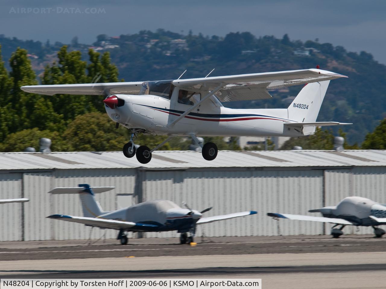 N48204, 1979 Cessna 152 C/N 15283301, N48204 arriving on RWY 21