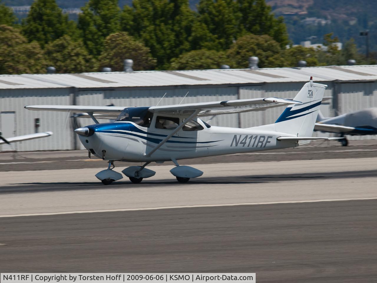 N411RF, 1964 Cessna 172F C/N 17252216, N411RF departing from RWY 21