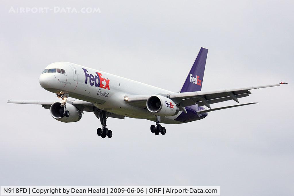 N918FD, 1989 Boeing 757-23A C/N 24290, Only the fifth day of service to Norfolk/Virginia Beach with a 757 by FedEx, N918FD (FLT FDX307) from Memphis Int'l (KMEM) on approach to  RWY 5.