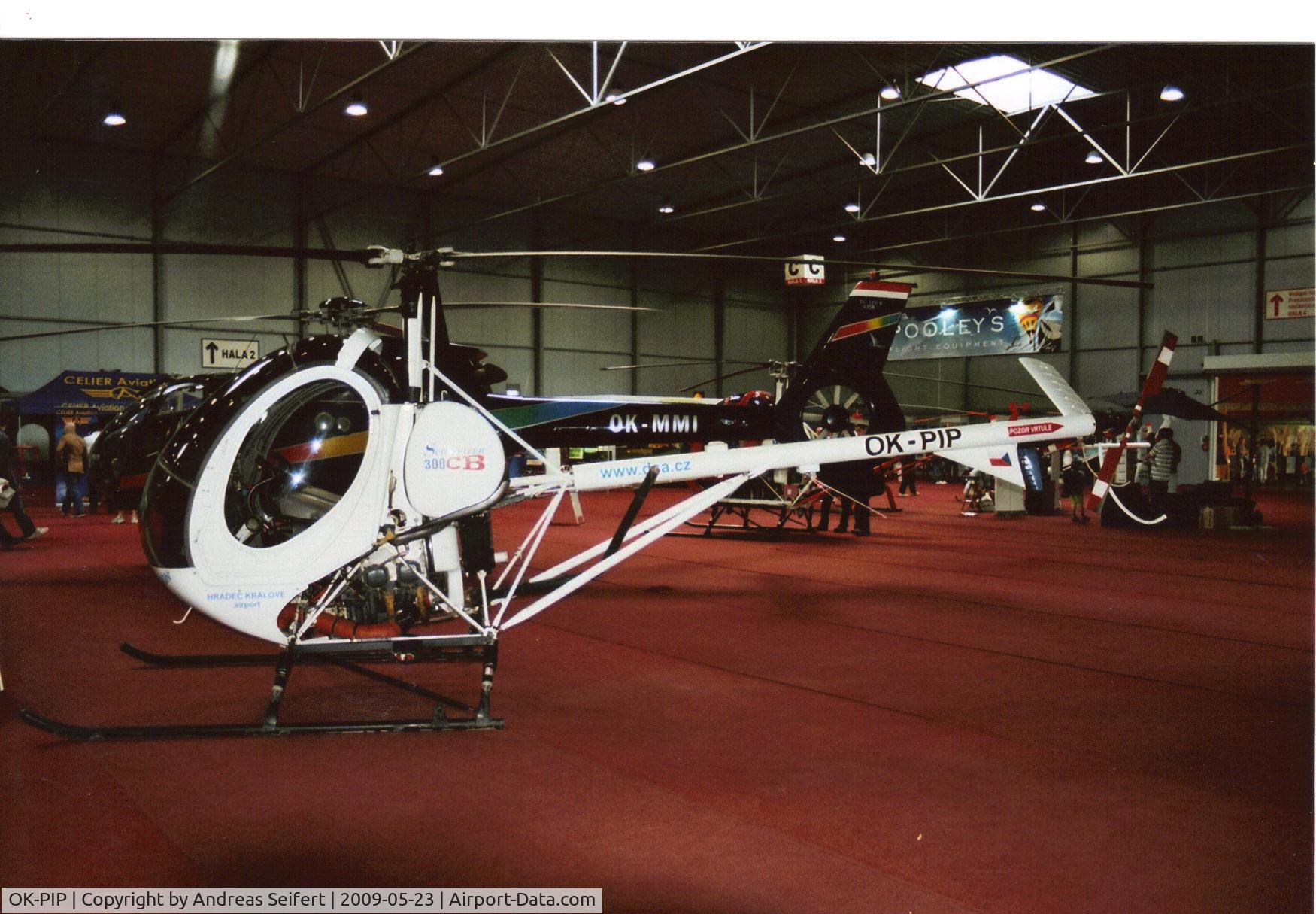OK-PIP, 2000 Schweizer 269C-1 C/N S-0103, Aero Expo Prag-Letnany 23.5.2009