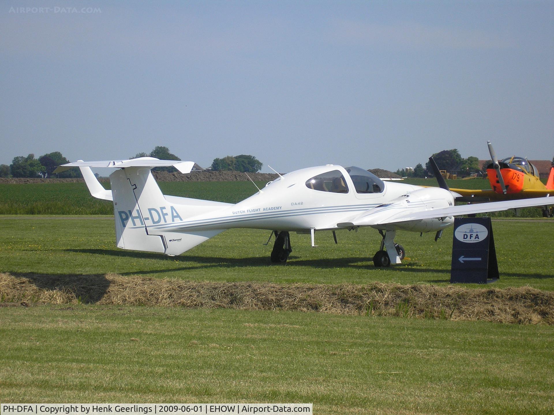 PH-DFA, Diamond DA-42 Twin Star C/N 42.088, Oostwold  Airport  Airshow june 2009