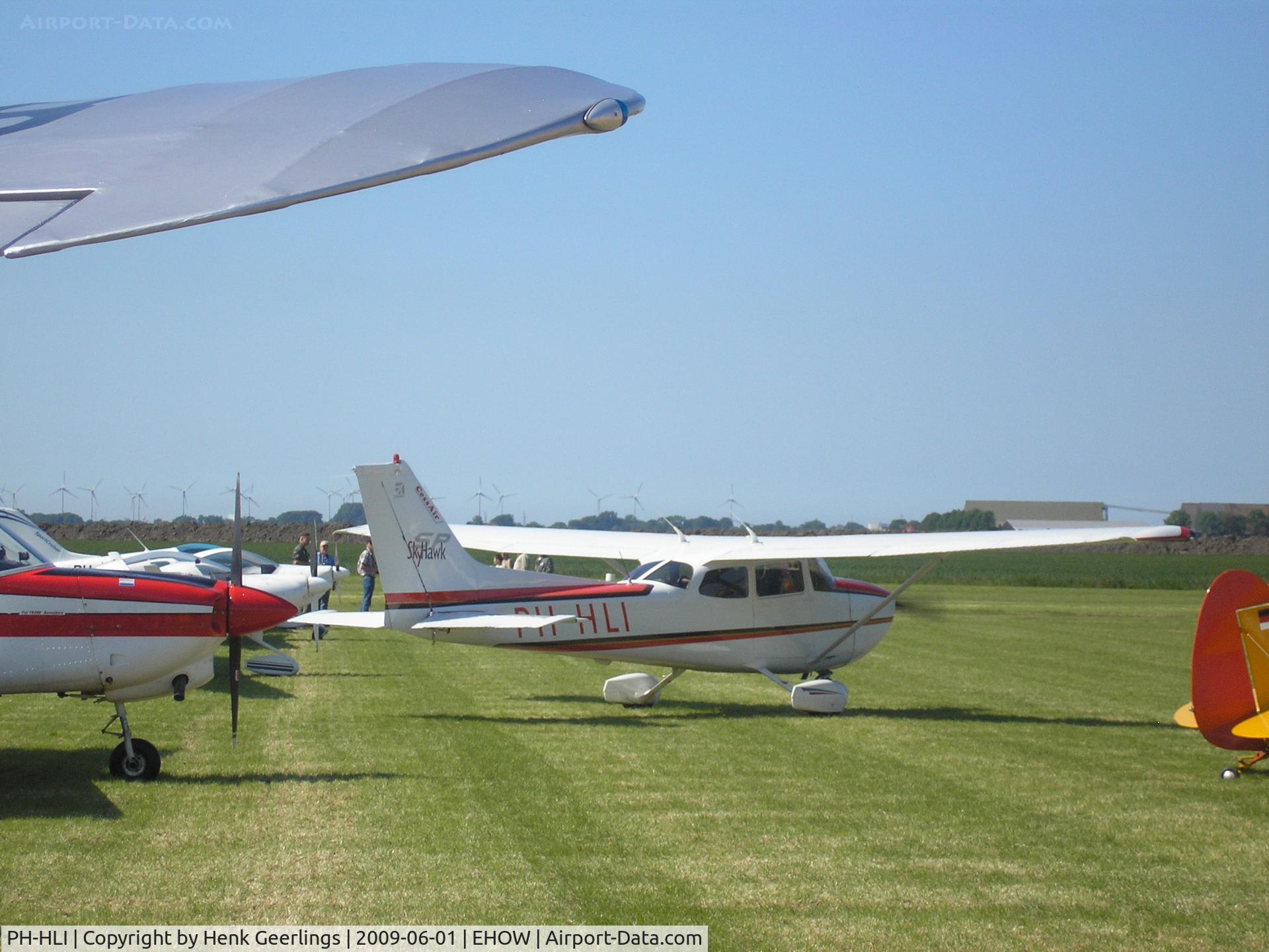 PH-HLI, 2001 Cessna 172S Skyhawk C/N 172S-8751, Oostwold  Airport  Airshow june 2009
