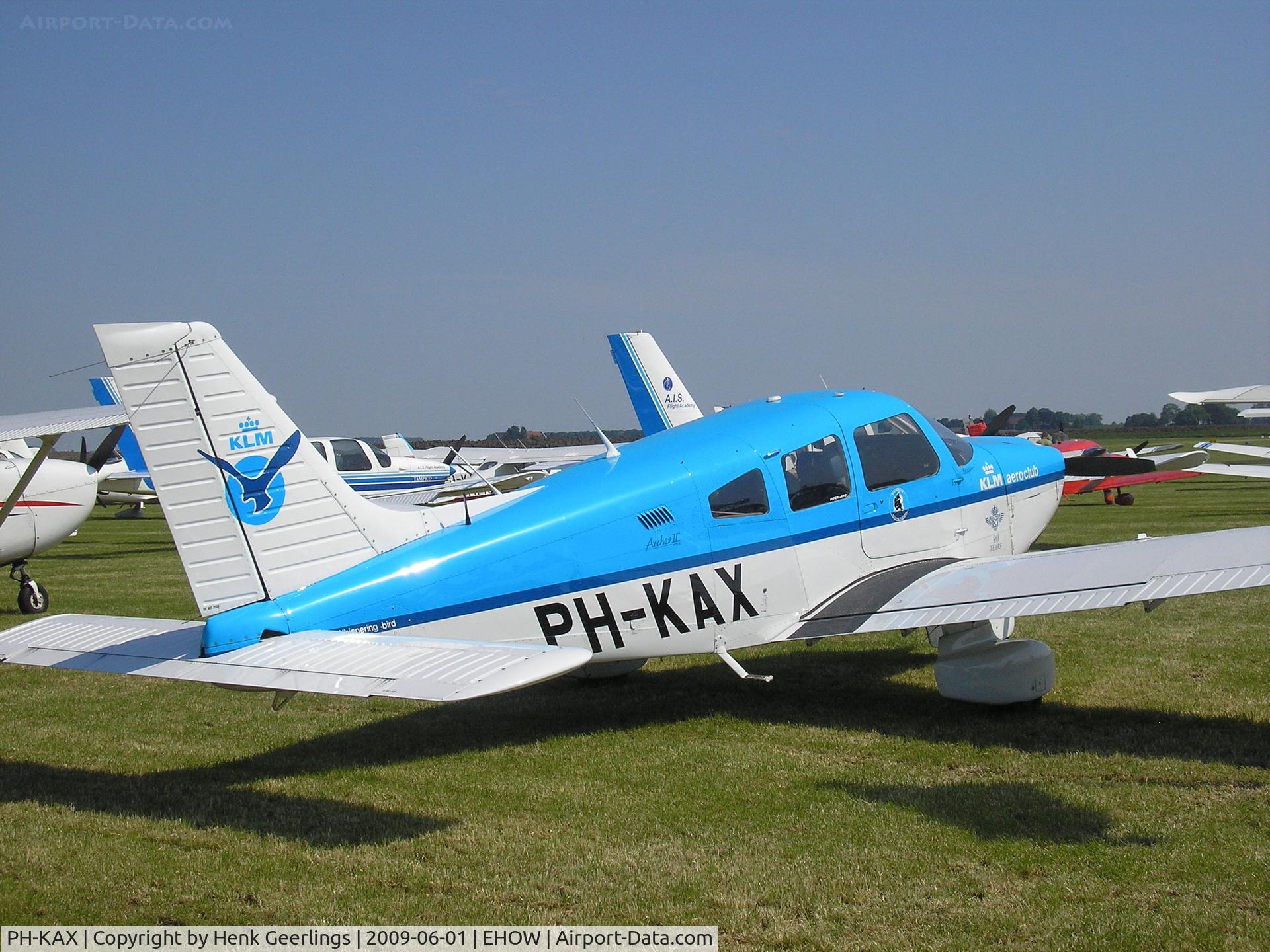 PH-KAX, 1986 Piper PA-28-181 Archer C/N 2890001, Oostwold  Airport  Airshow june 2009 ; KLM Aeroclub