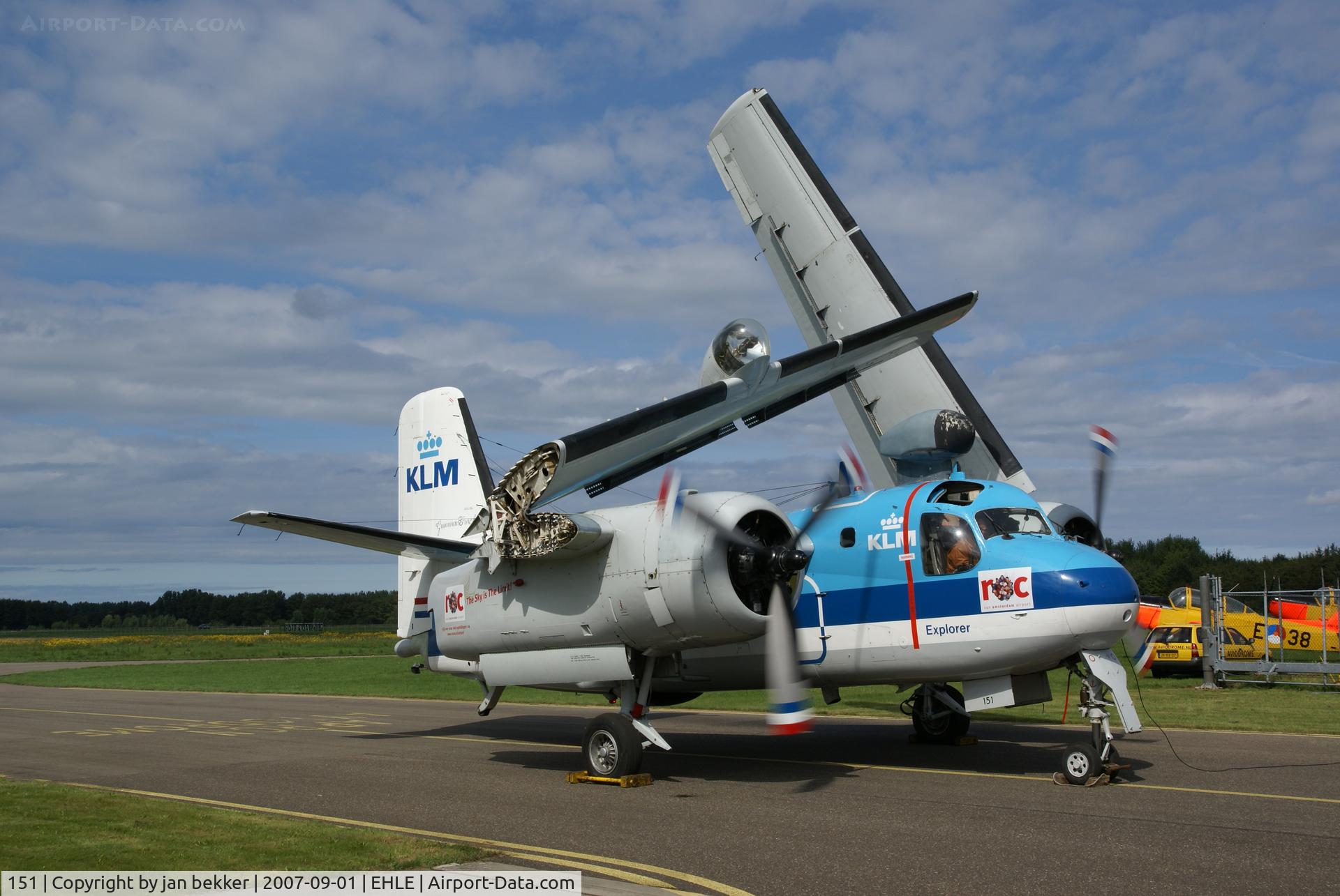151, Grumman US-2N Tracker C/N 712, Aviodrome, demonstration folding up wings