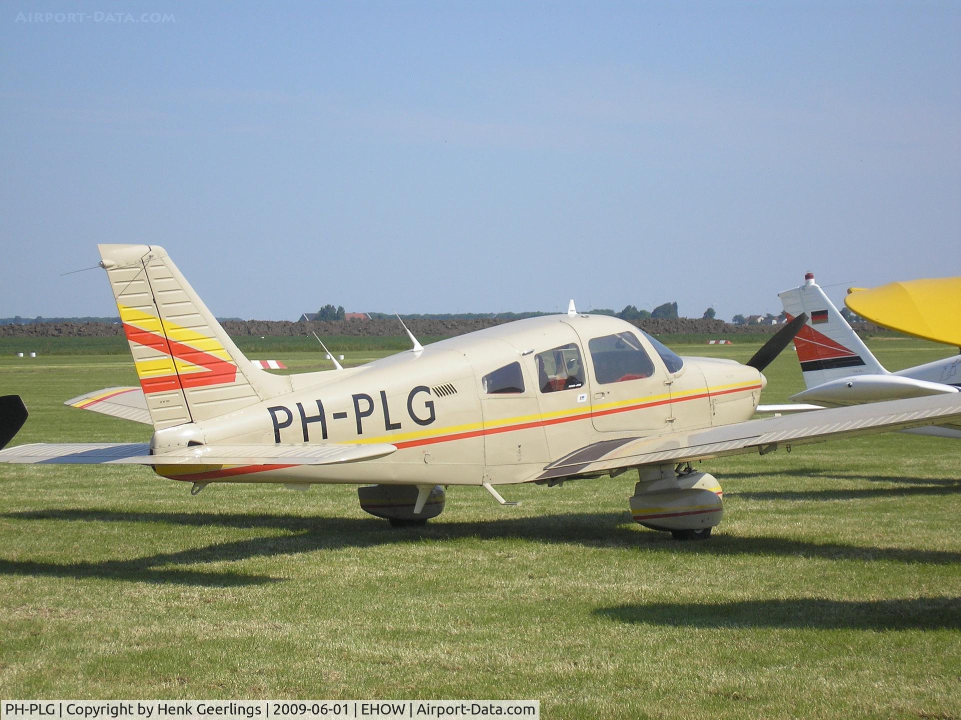 PH-PLG, 1981 Piper PA-28-181 Cherokee Archer II C/N 28-8190138, Oostwold  Airport  Airshow june 2009