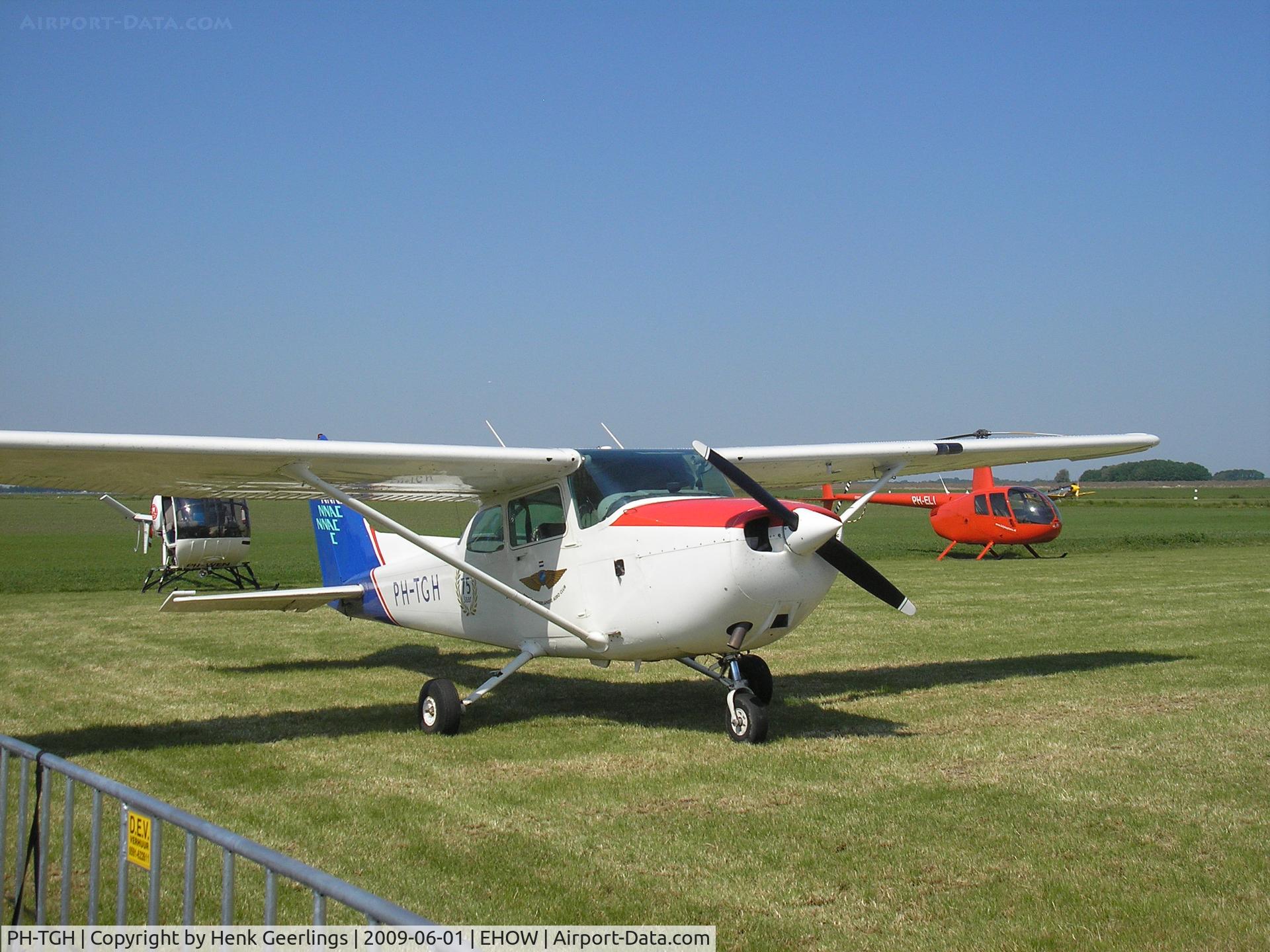 PH-TGH, 1982 Cessna 172P C/N 17275457, Oostwold  Airport  Airshow june 2009