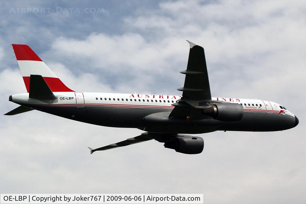 OE-LBP, 1998 Airbus A320-214 C/N 797, Austrian Airlines Airbus A320-214 Retrojet during a flightshow at Fischamend.