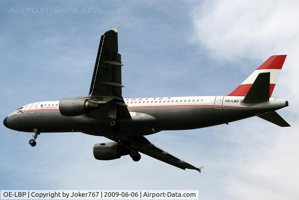 OE-LBP, 1998 Airbus A320-214 C/N 797, Austrian Airlines Airbus A320-214 Retrojet during a flightshow at Fischamend.