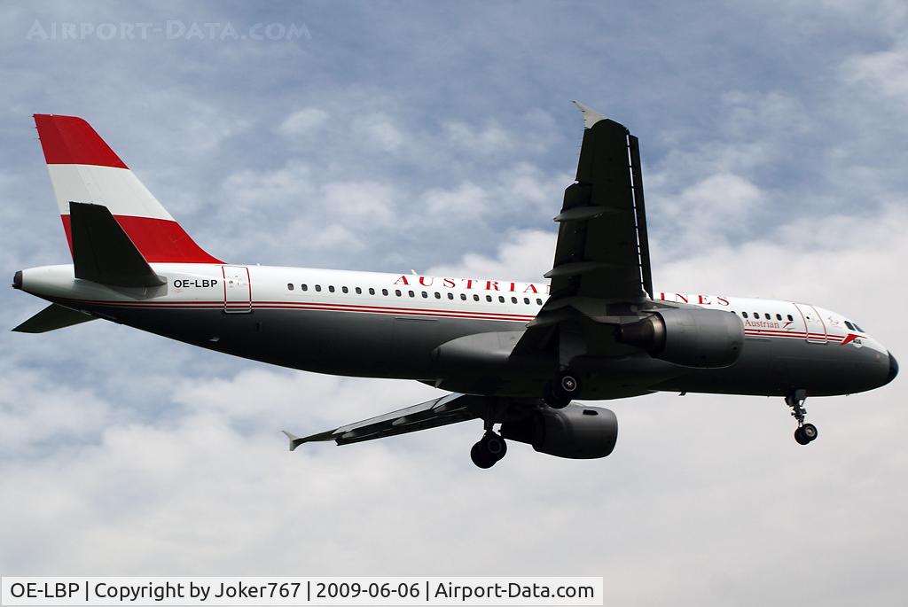 OE-LBP, 1998 Airbus A320-214 C/N 797, Austrian Airlines Airbus A320-214 Retrojet during a flightshow at Fischamend.