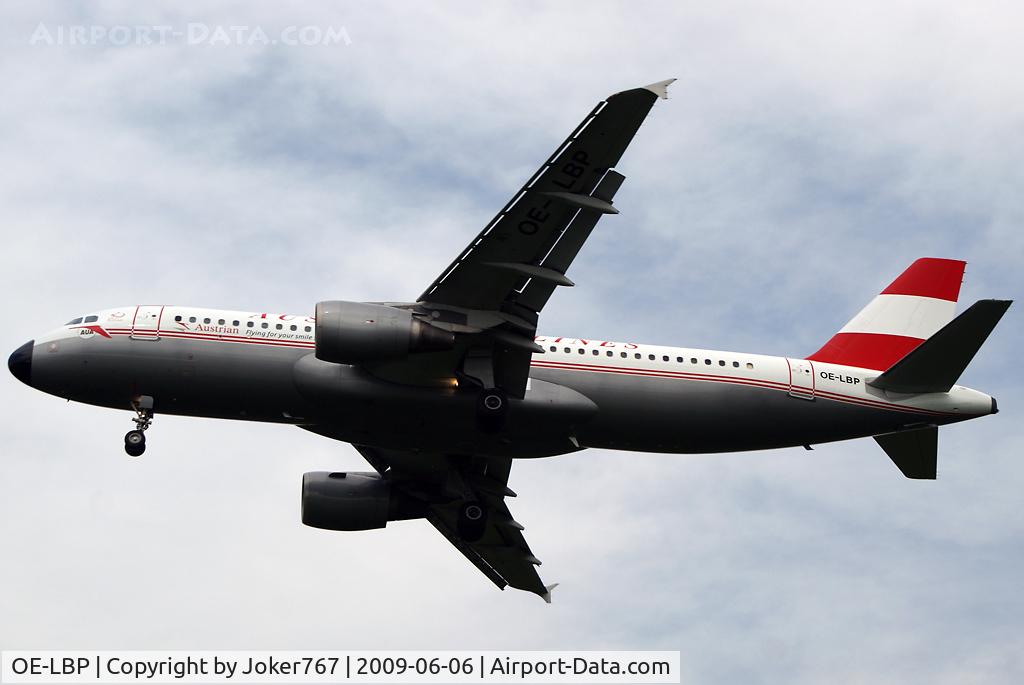 OE-LBP, 1998 Airbus A320-214 C/N 797, Austrian Airlines Airbus A320-214 Retrojet during a flightshow at Fischamend.