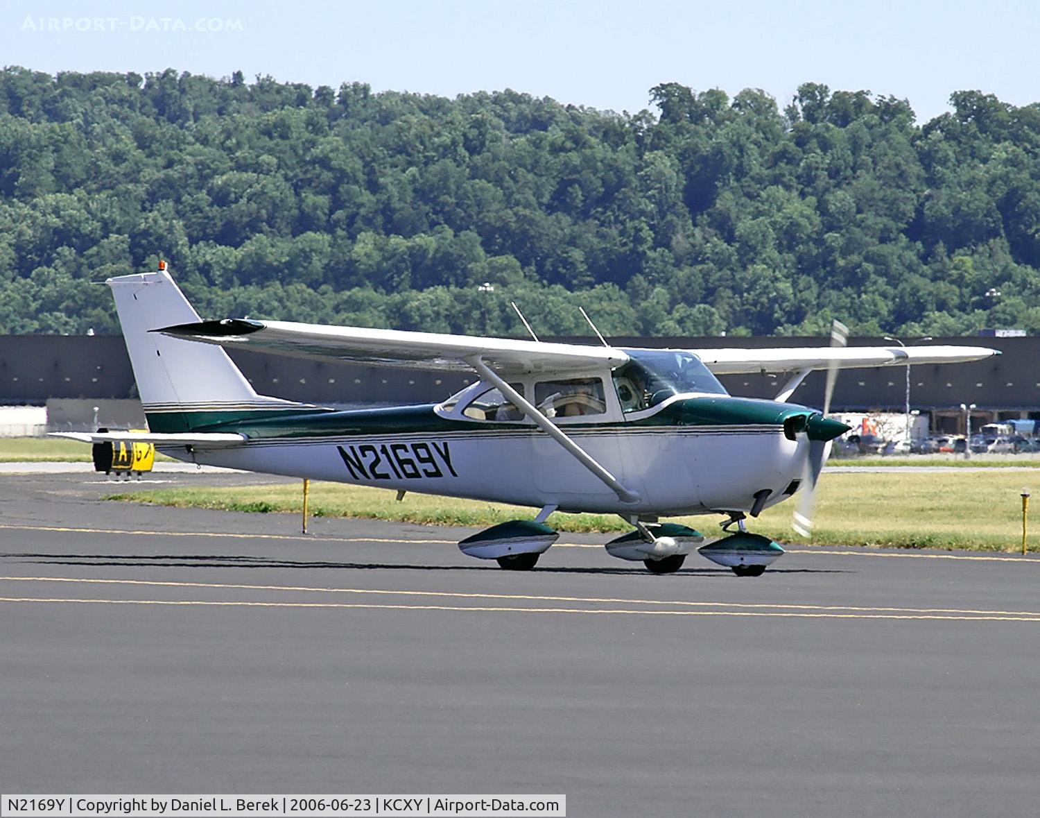 N2169Y, 1967 Cessna 172H C/N 17256395, Though this bird was not quite as old as our Tri-Motor, for an aircraft built in 1967 she looked quite sharp indeed.