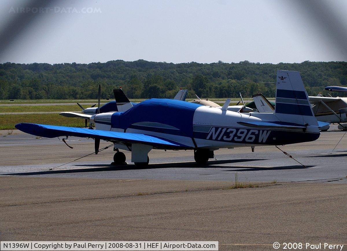 N1396W, 1964 Mooney M20C Ranger C/N 2674, Liking the colors on her very much