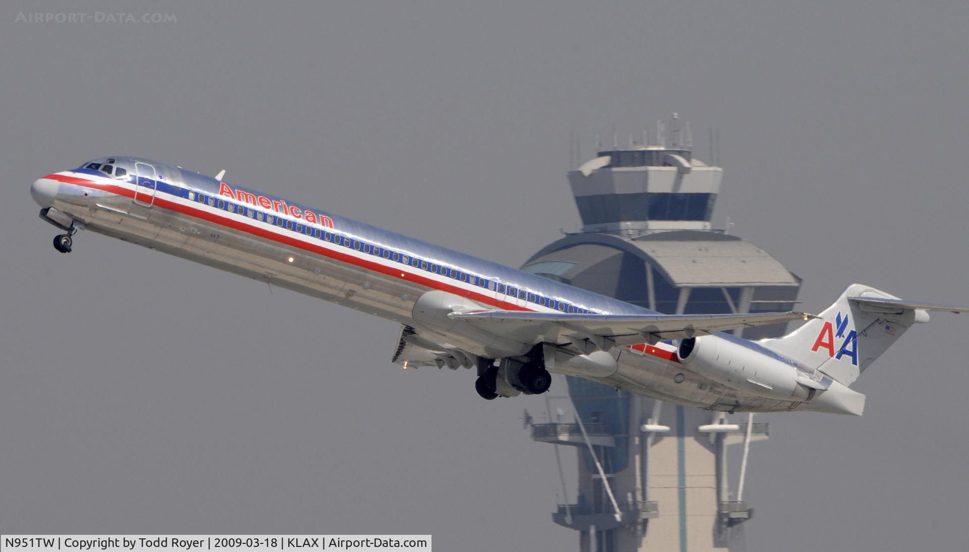 N951TW, 1996 McDonnell Douglas MD-83 (DC-9-83) C/N 53470, Departing LAX on 25R