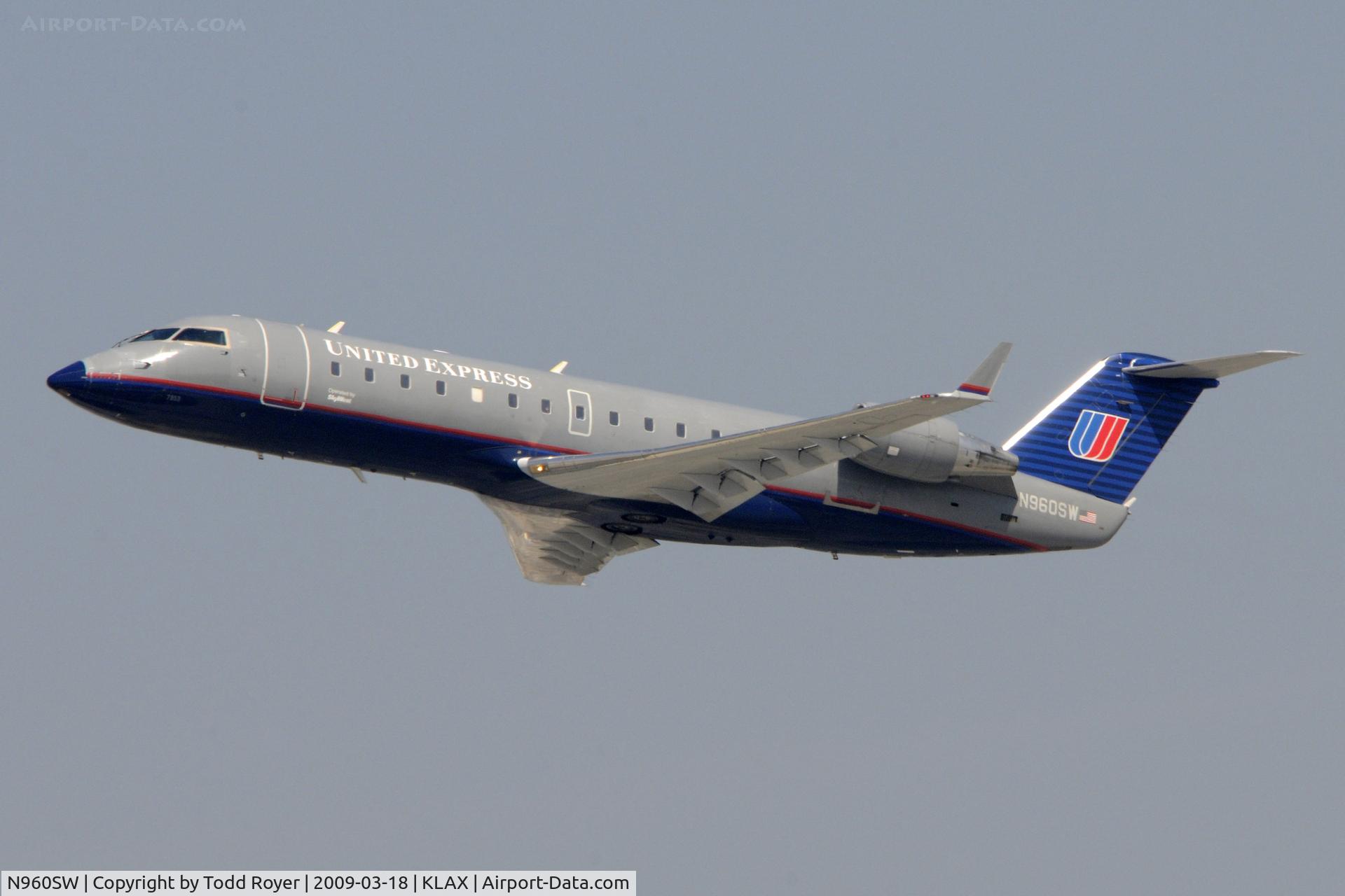 N960SW, 2003 Bombardier CRJ-200ER (CL-600-2B19) C/N 7853, Departing LAX on 25R