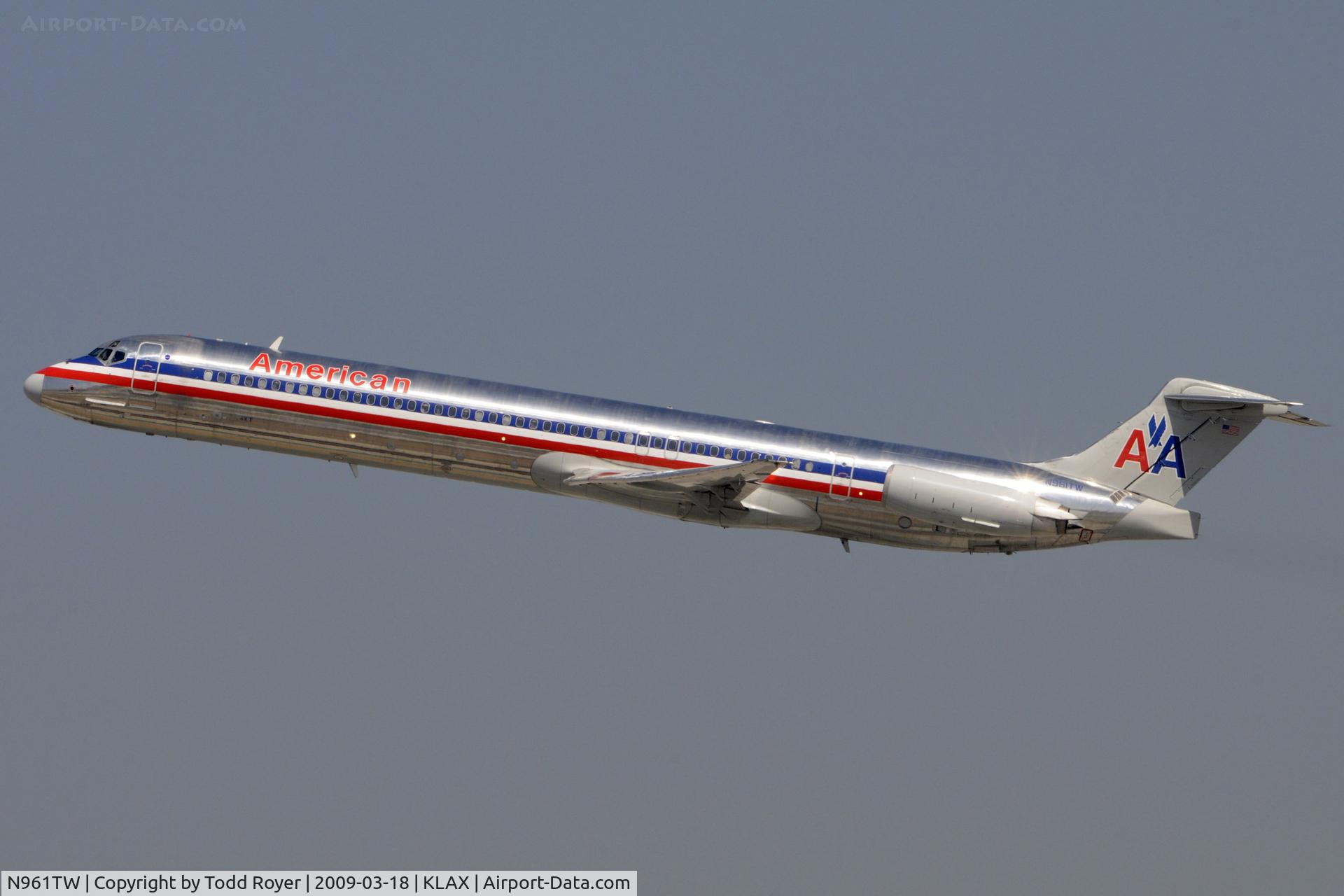 N961TW, 1999 McDonnell Douglas MD-83 (DC-9-83) C/N 53611, Departing LAX on 25R
