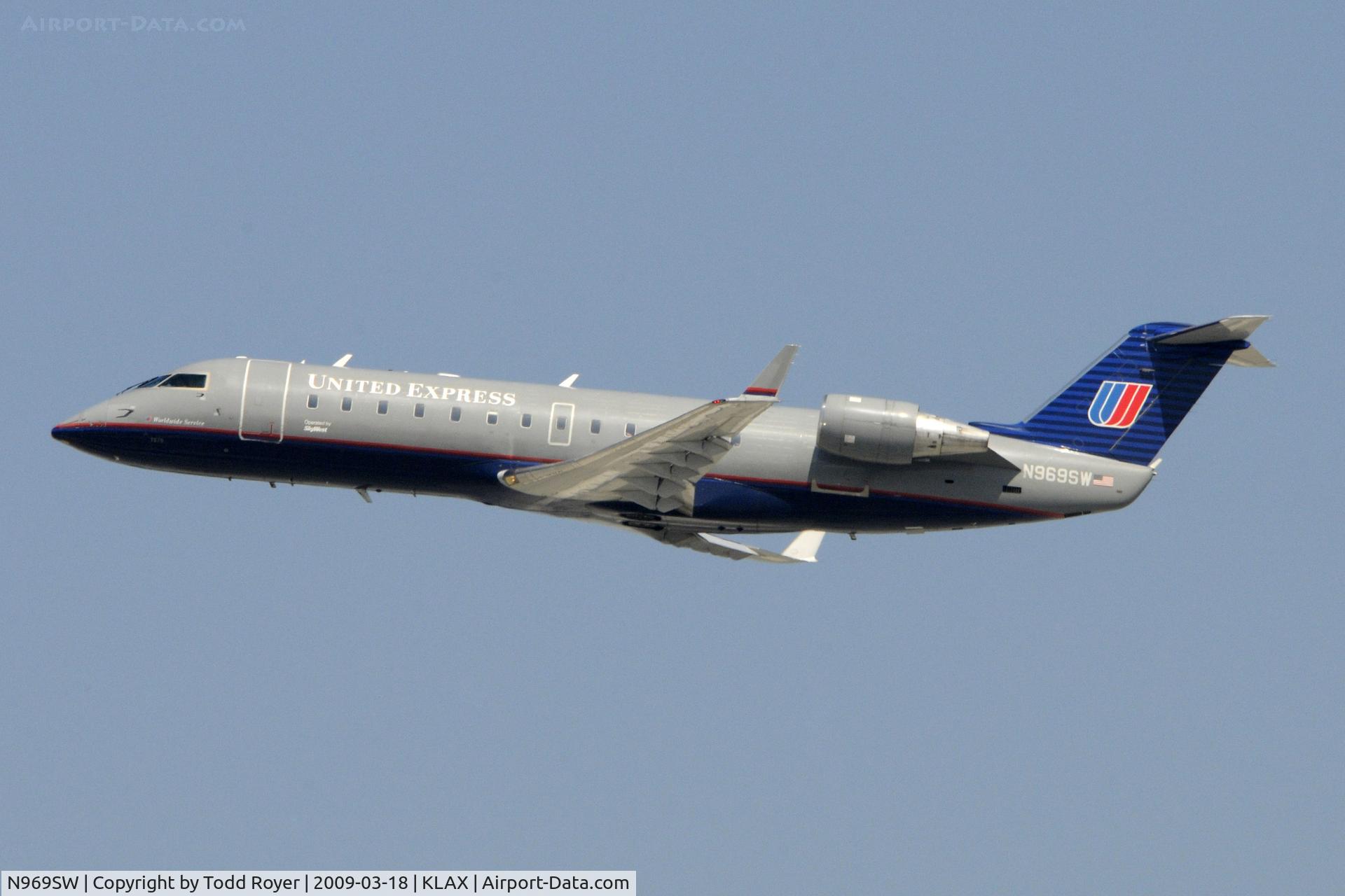 N969SW, 2003 Bombardier CRJ-200ER (CL-600-2B19) C/N 7876, Departing LAX on 25R