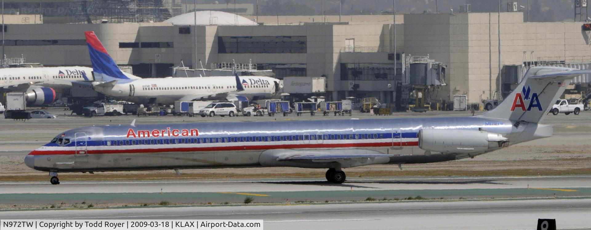 N972TW, 1999 McDonnell Douglas MD-83 (DC-9-83) C/N 53622, Taxi to gate