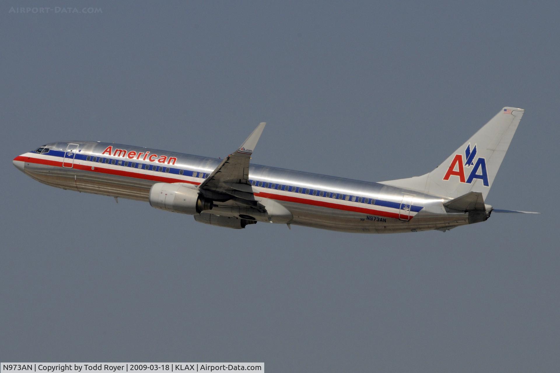 N973AN, 2001 Boeing 737-823 C/N 29548, Departing LAX on 25R