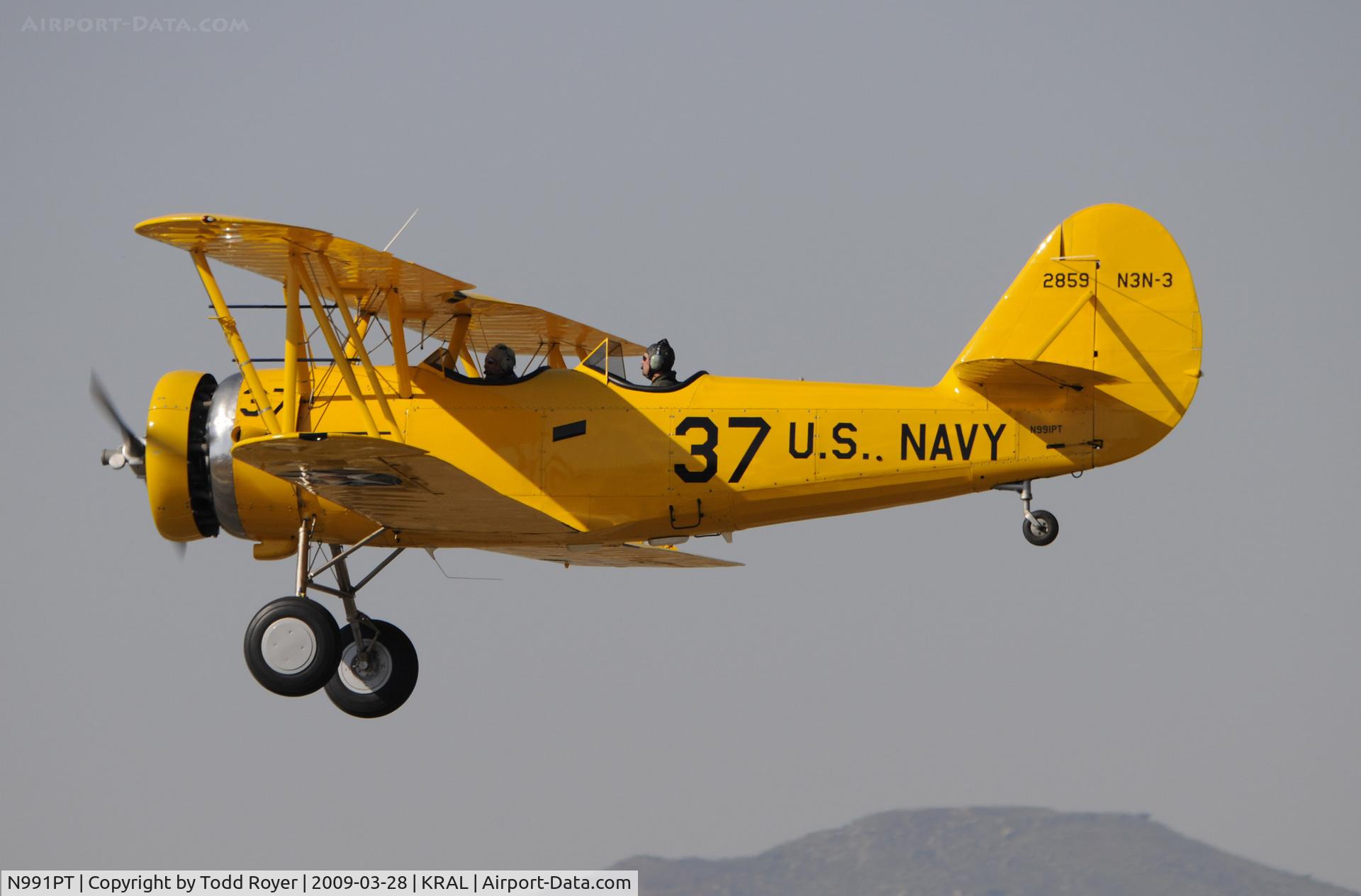 N991PT, 1938 Naval Aircraft Factory N3N-3 C/N 2859, Departing RAL on 27