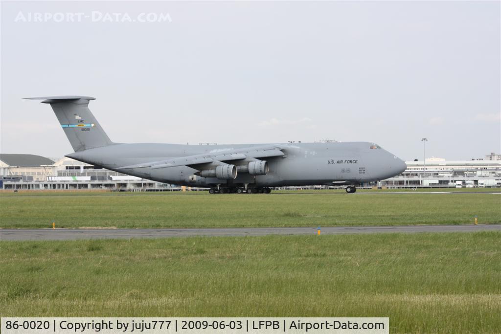 86-0020, 1986 Lockheed C-5B Galaxy C/N 500-0106, on transit at Le Bourget for D-Day