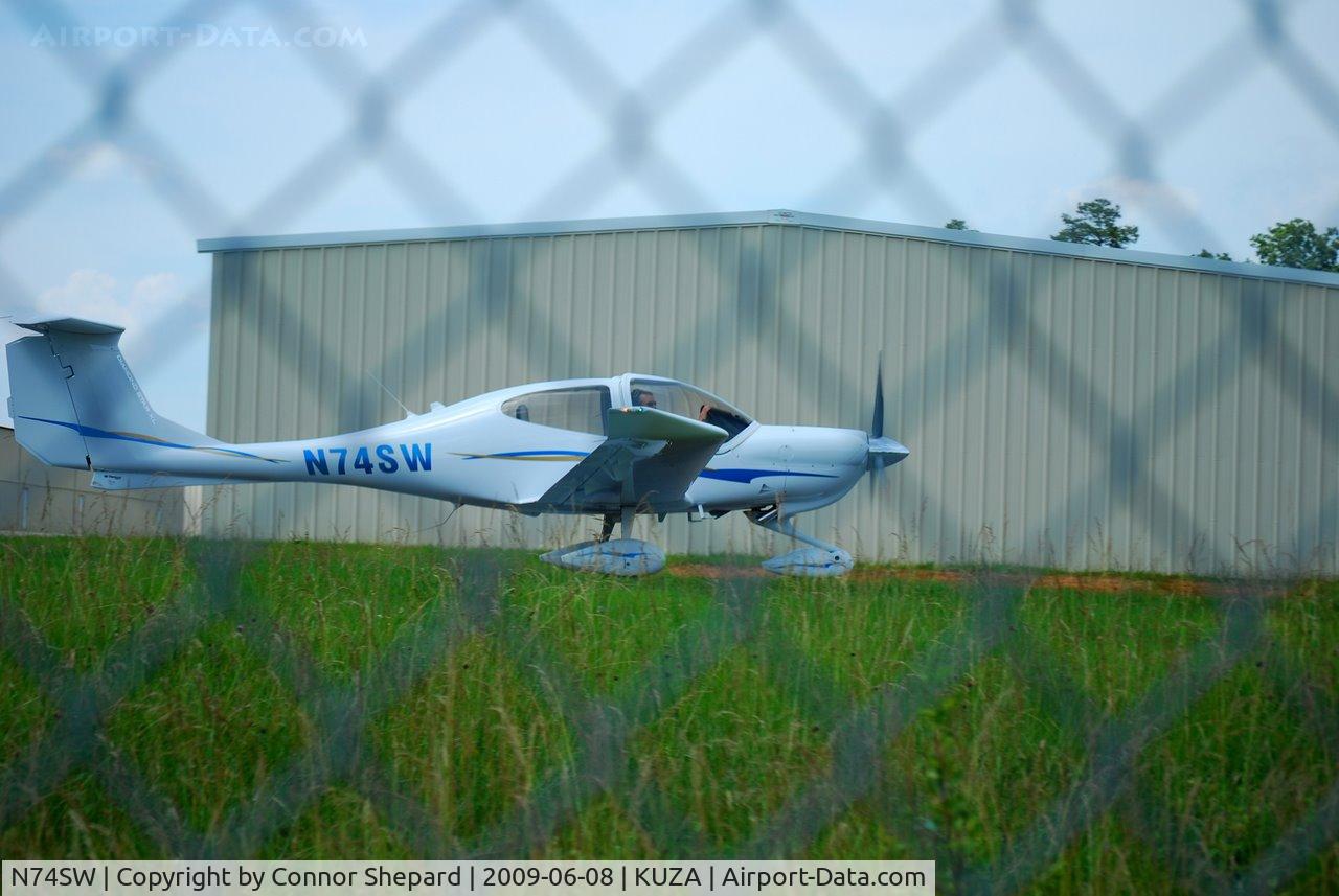 N74SW, 2007 Diamond DA-40 Diamond Star C/N 40.828, On Taxiway J