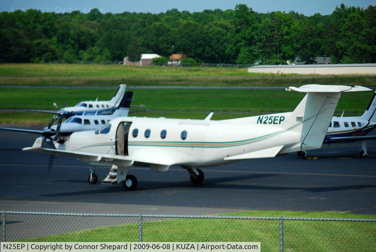 N25EP, 1998 Pilatus PC-12/45 C/N 217, PC-12 on ramp