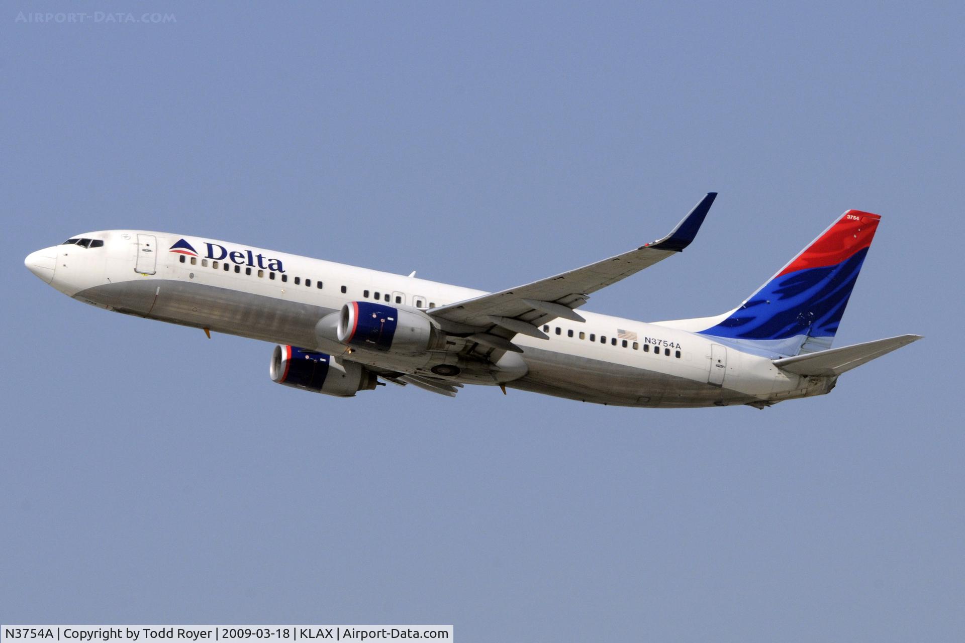 N3754A, 2001 Boeing 737-832 C/N 29626, Departing LAX on 25R