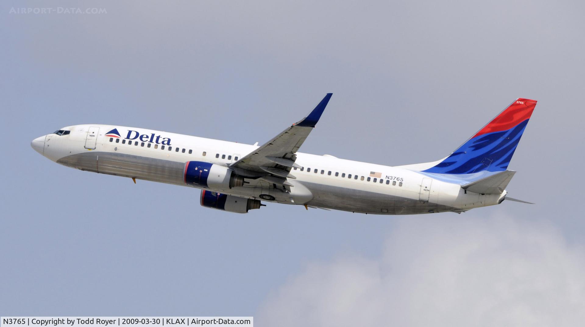 N3765, 2001 Boeing 737-832 C/N 30819, Departing LAX on 25R