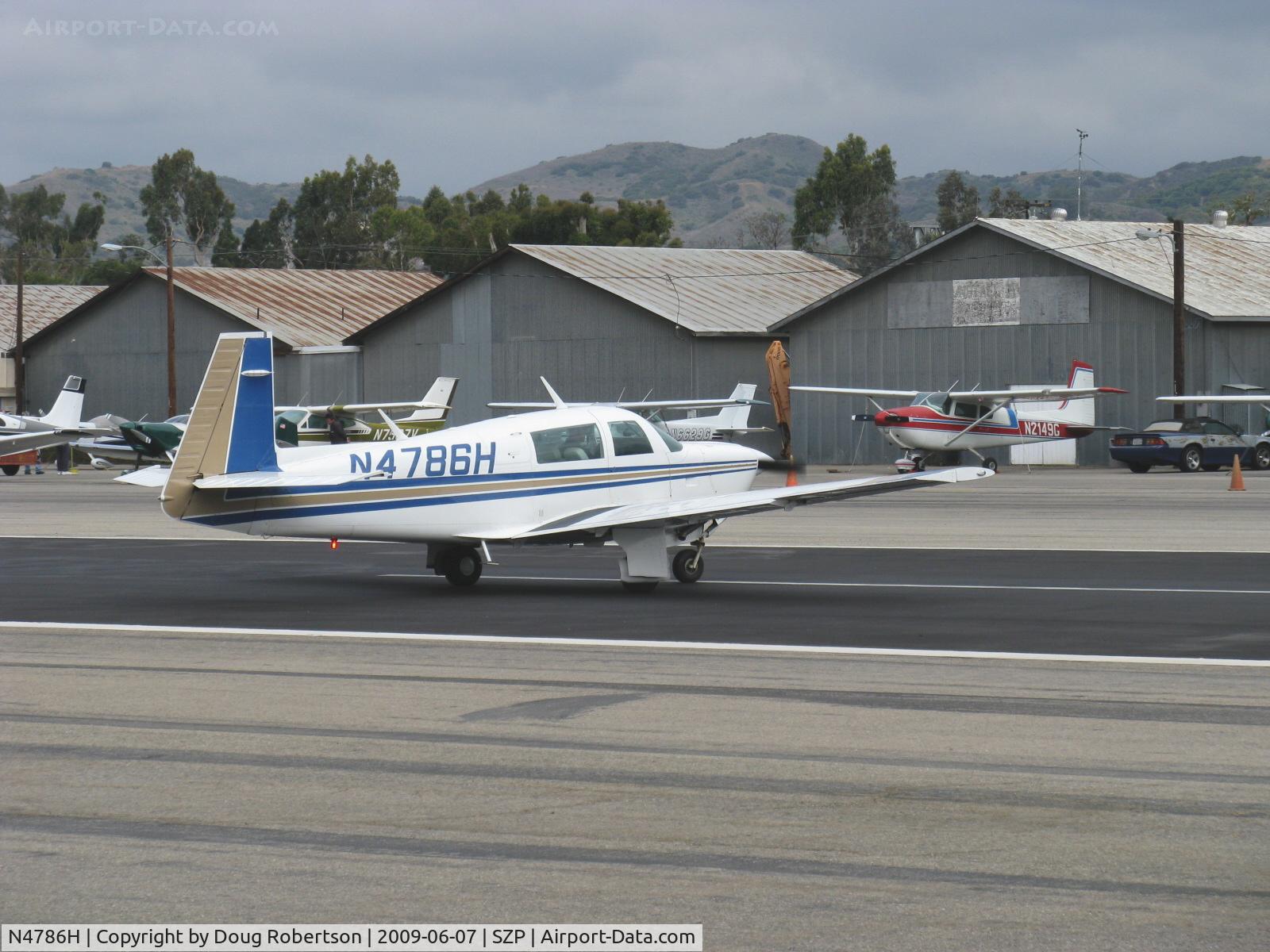 N4786H, 1979 Mooney M20J 201 C/N 24-0876, 1979 Mooney M20J 201, Lycoming IO-360 A&C 200 Hp, taxi across Rwy 22