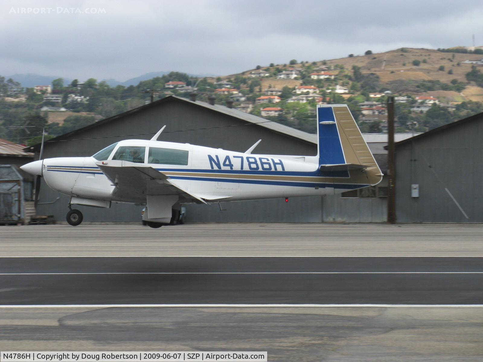 N4786H, 1979 Mooney M20J 201 C/N 24-0876, 1979 Mooney M20J 201, Lycoming IO-360 A&C 200 Hp, landing Rwy 22
