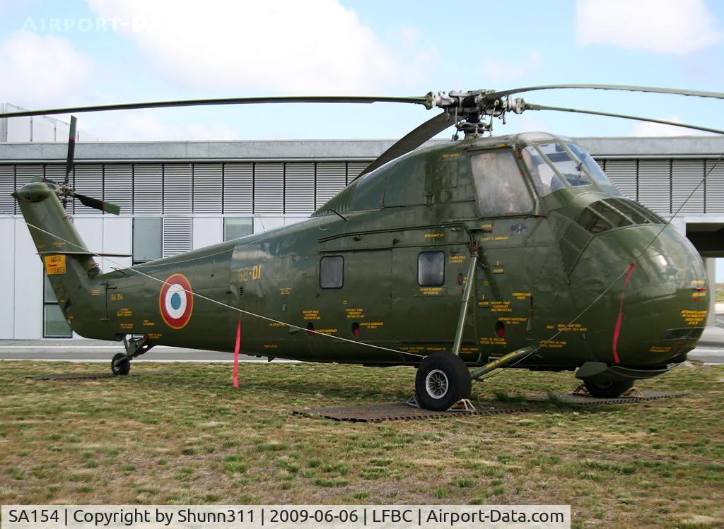 SA154, Sikorsky H-34A Choctaw C/N SA154, S/n SA-154 - New helicopter preserved inside LFBC... Was at Toulouse-Francazal AFB