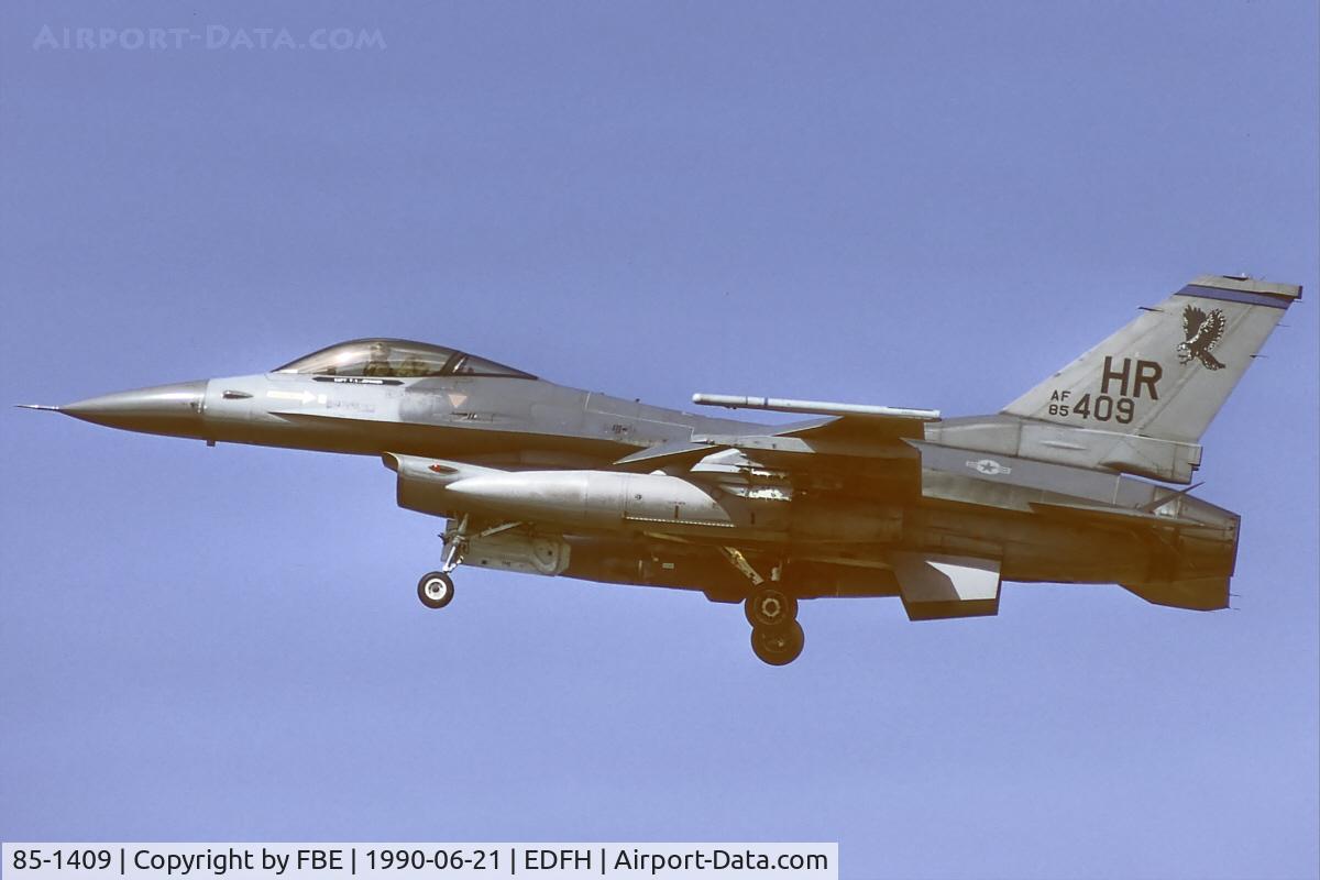 85-1409, General Dynamics F-16C Fighting Falcon C/N 5C-189, 10th TFS F-16C short final at Hahn AB