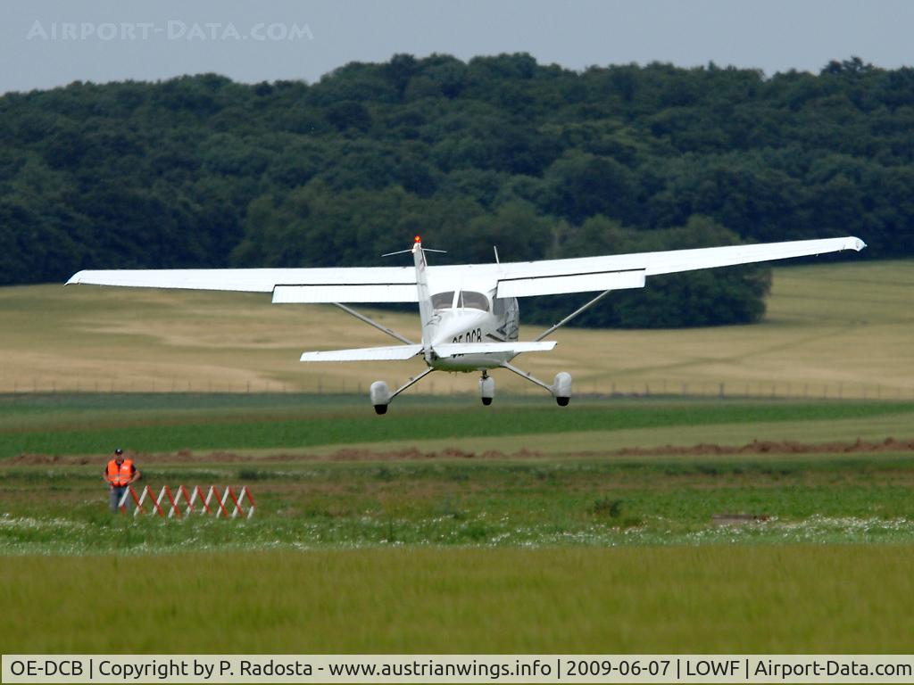 OE-DCB, 2007 Cessna 172S C/N 172S10617, Airshow Fischamend - last plane leaving LOWF Aerodrome